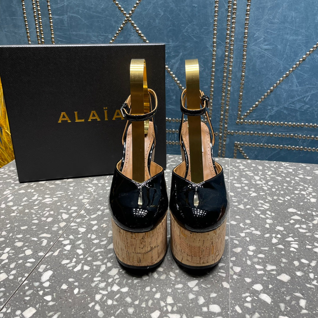 ALAIA WEDGE PUMP 15 CM IN BLACK LAMBSKIN AND BEIGE RUBBER