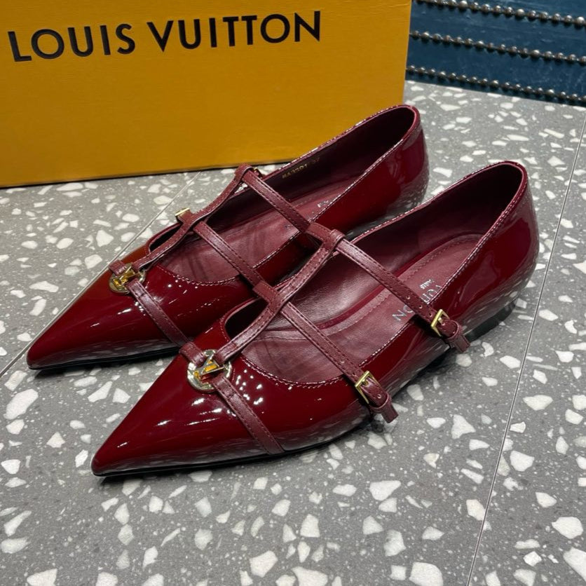 POINTED FLAT SHOES IN BURGUNDY RED CALFSKIN
