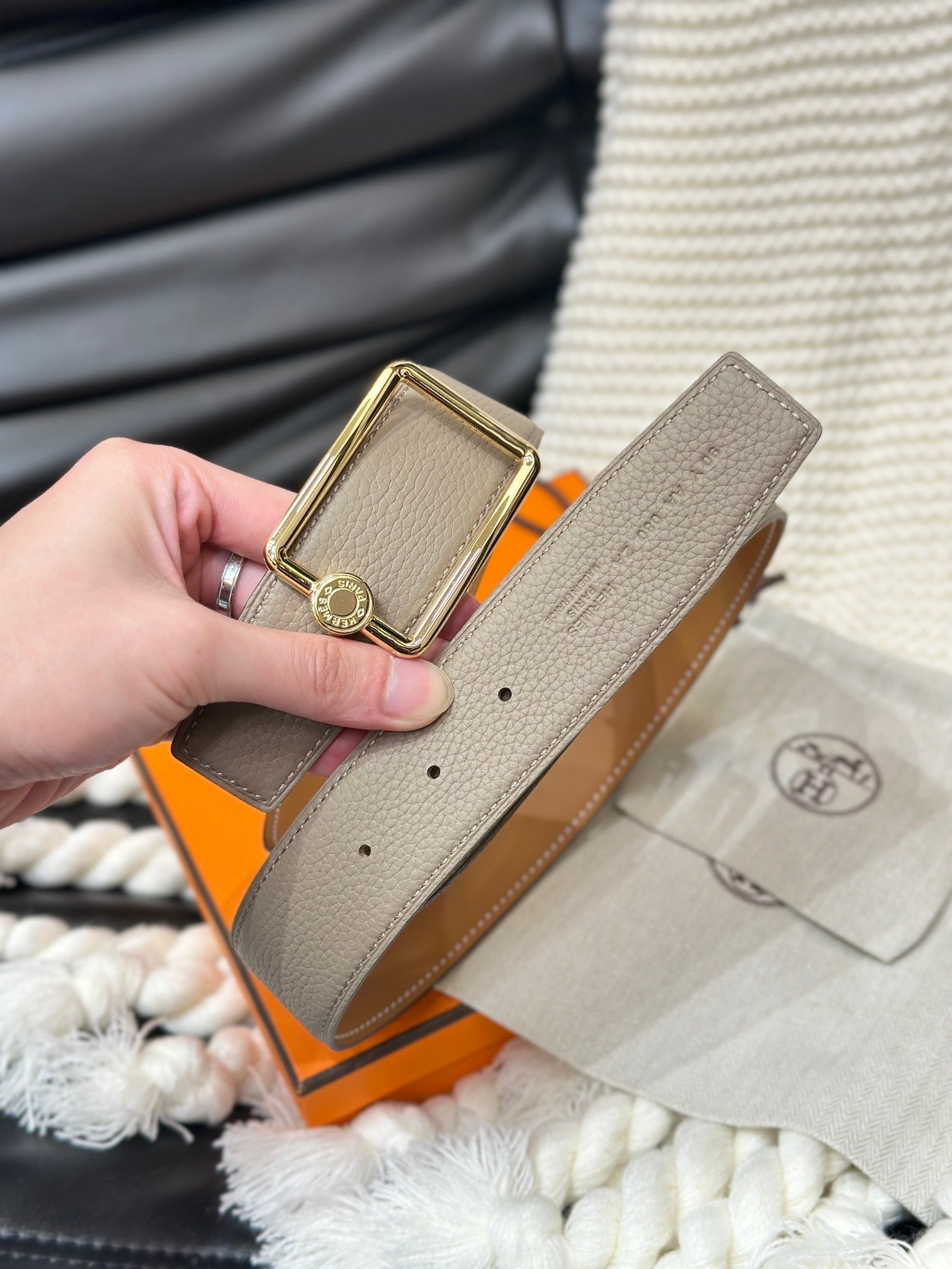 HM OSCAR BELT GOLD BUCKLE & REVERSIBLE HONEY ORANGE LEATHER STRAP 38MM