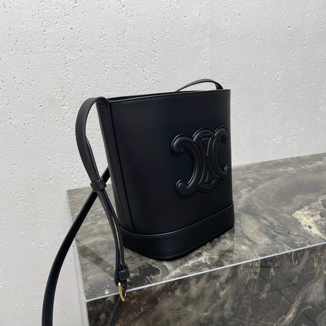 CELINE 25S CUIR TRIOMPHE BAG 30 IN BLACK CALFSKIN