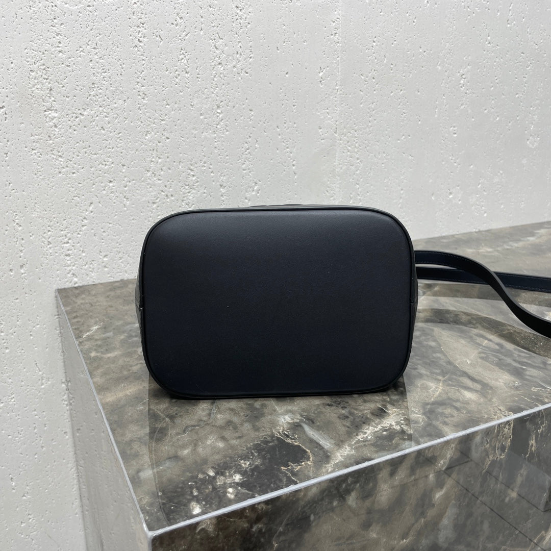 CELINE 25S CUIR TRIOMPHE BAG 30 IN BLACK CALFSKIN