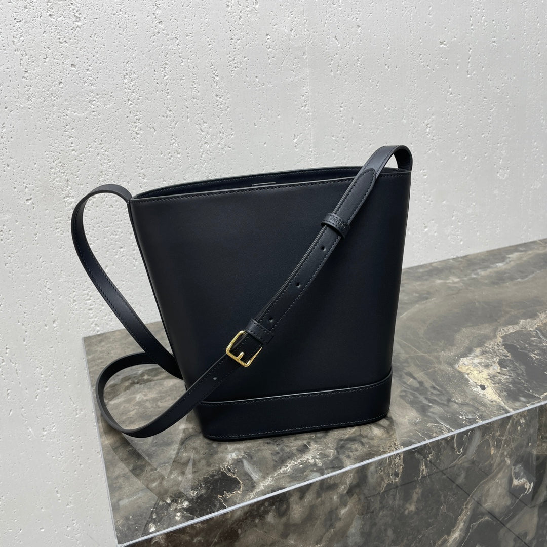 CELINE 25S CUIR TRIOMPHE BAG 30 IN BLACK CALFSKIN