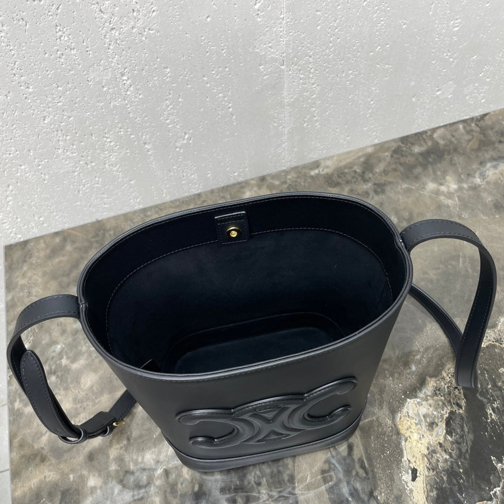 CELINE 25S CUIR TRIOMPHE BAG 30 IN BLACK CALFSKIN