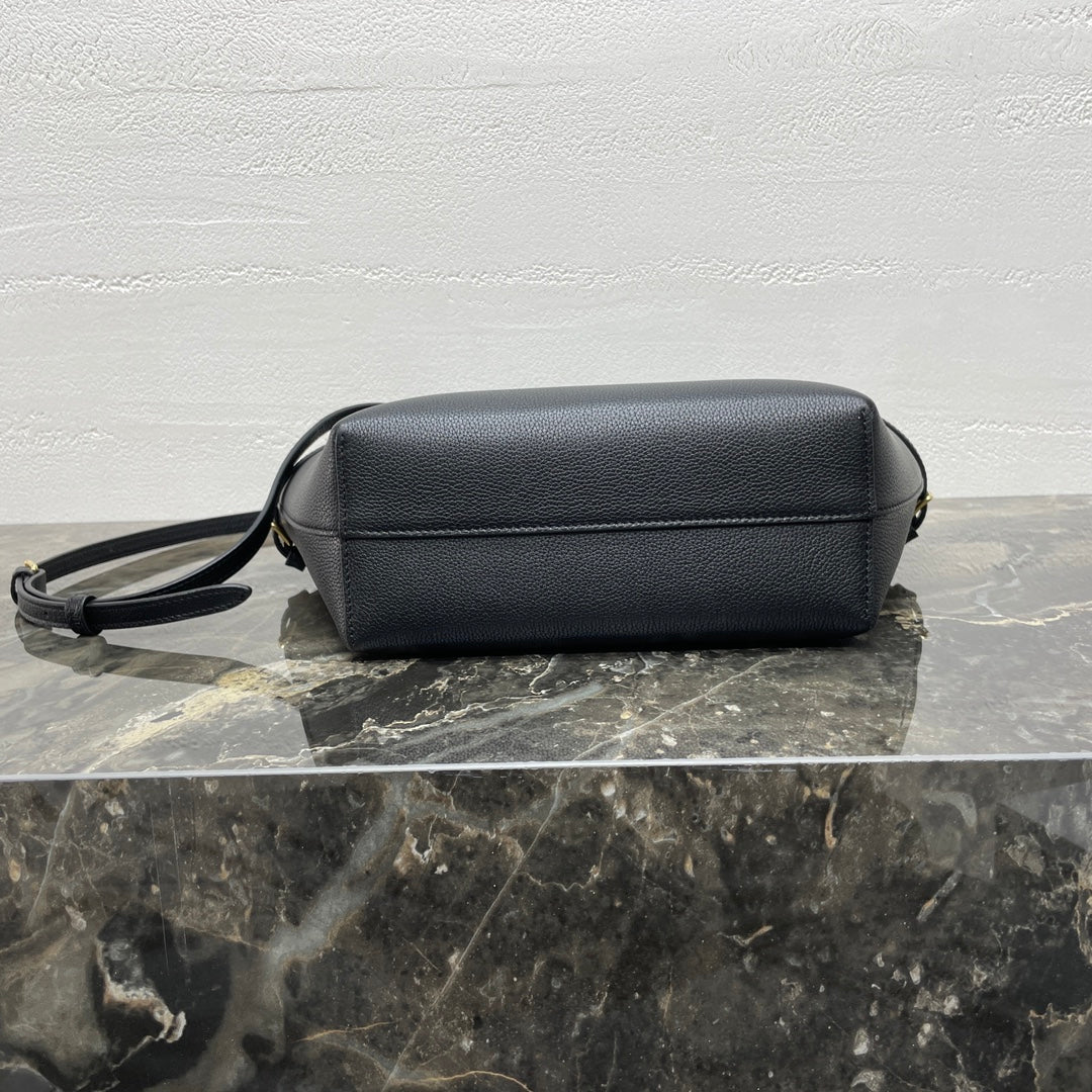 MINI CABAS ANAÏS CUIR TRIOMPHE 21 IN BLACK GRAINED CALFSKIN