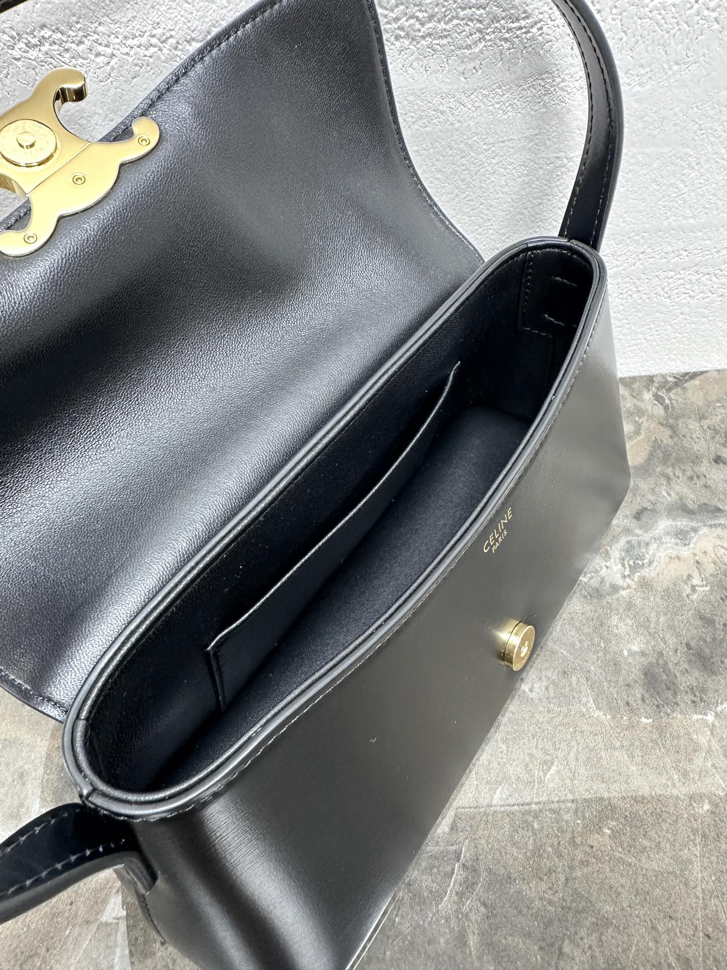 CELINE 25S TRIOMPHE BAG 24 IN BLACK SHINY CALFSKIN