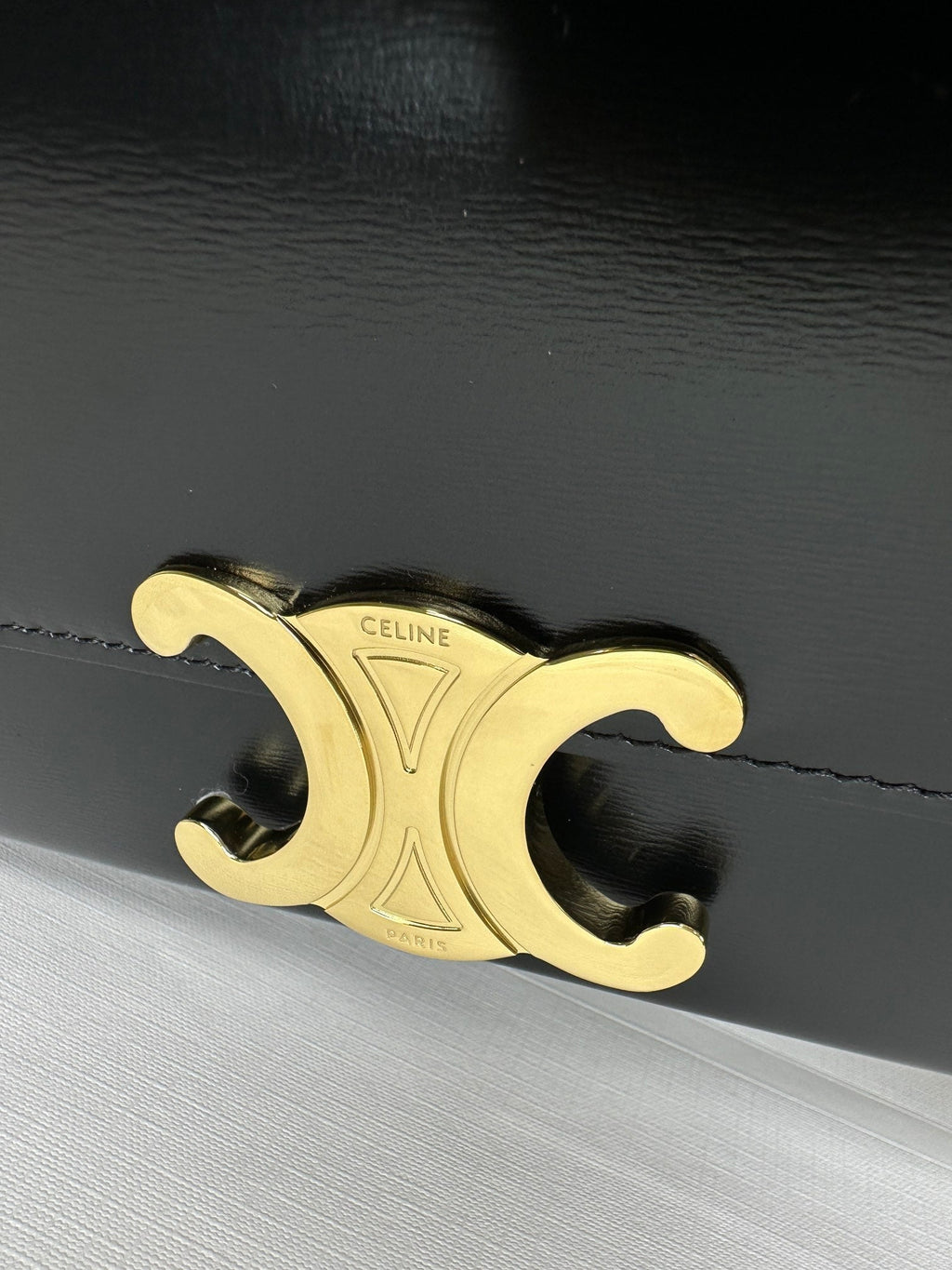 CELINE 25S TRIOMPHE BAG 24 IN BLACK SHINY CALFSKIN