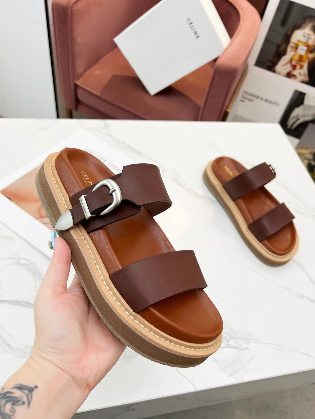TWO-STRAP SANDALS IN CHESTNUT BROWN CALFSKIN