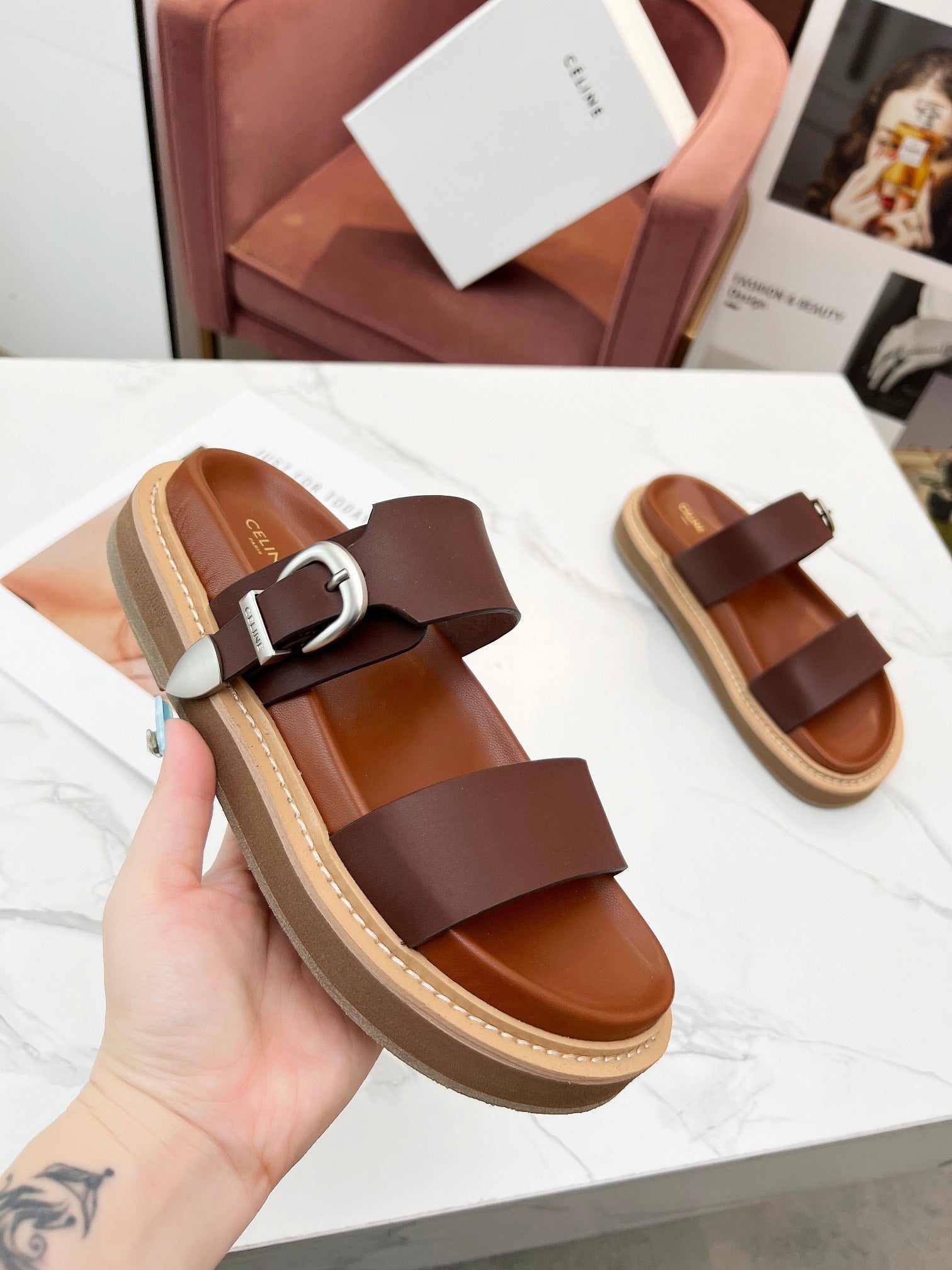 TWO-STRAP SANDALS IN CHESTNUT BROWN CALFSKIN