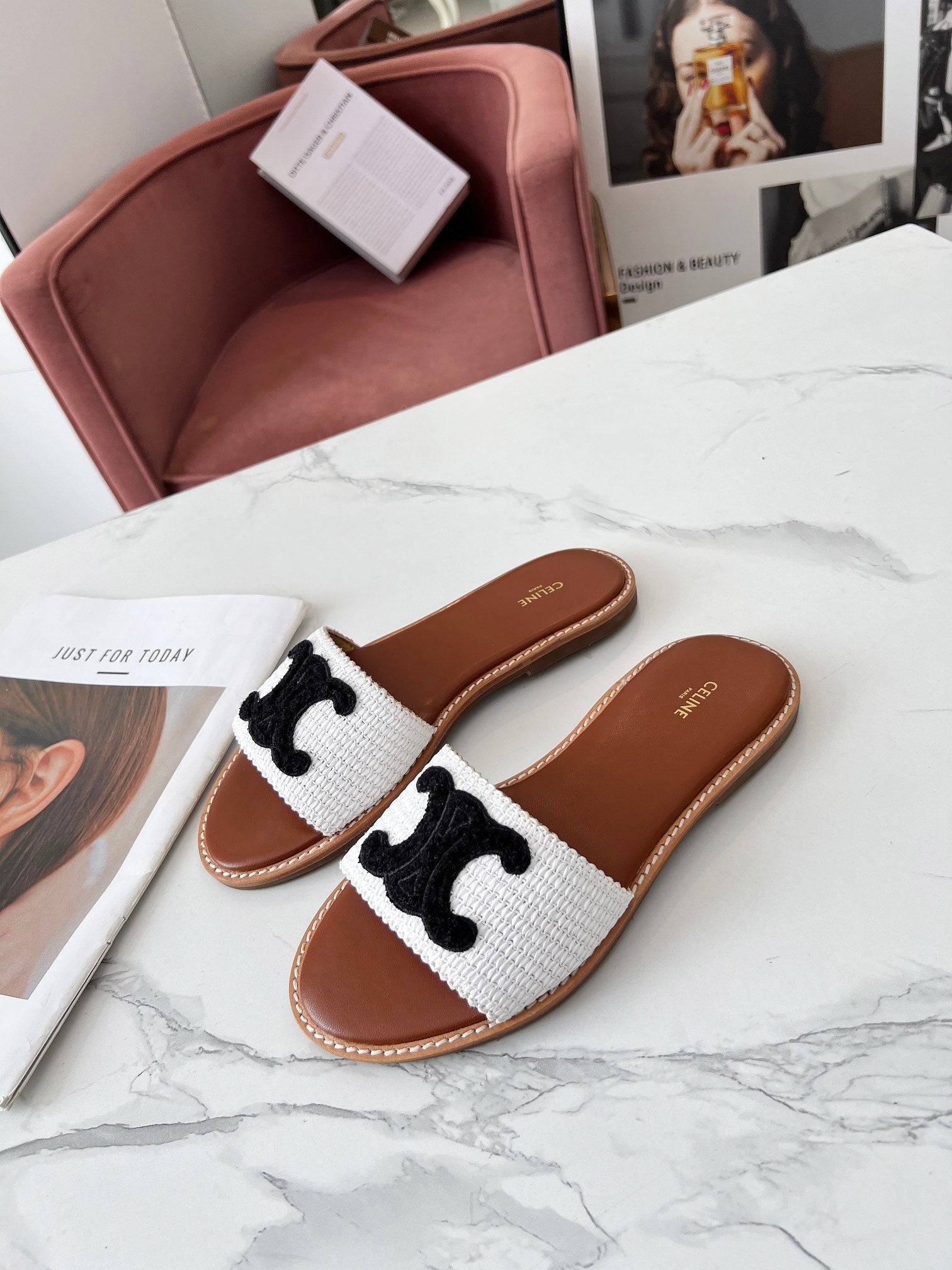 LYMPIA MULE WHITE RAFFIA AND BLACK WOOL LOGO