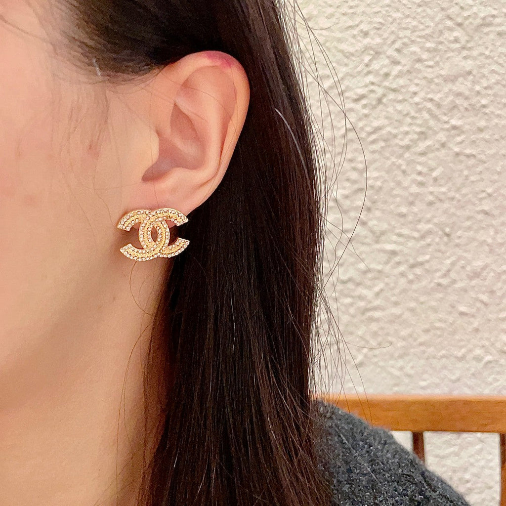 STUD EARRINGS IN GOLD METAL FULLY WHITE DIAMOND