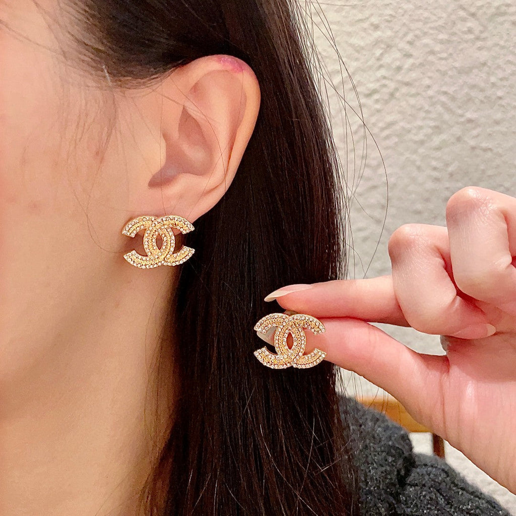 STUD EARRINGS IN GOLD METAL FULLY WHITE DIAMOND