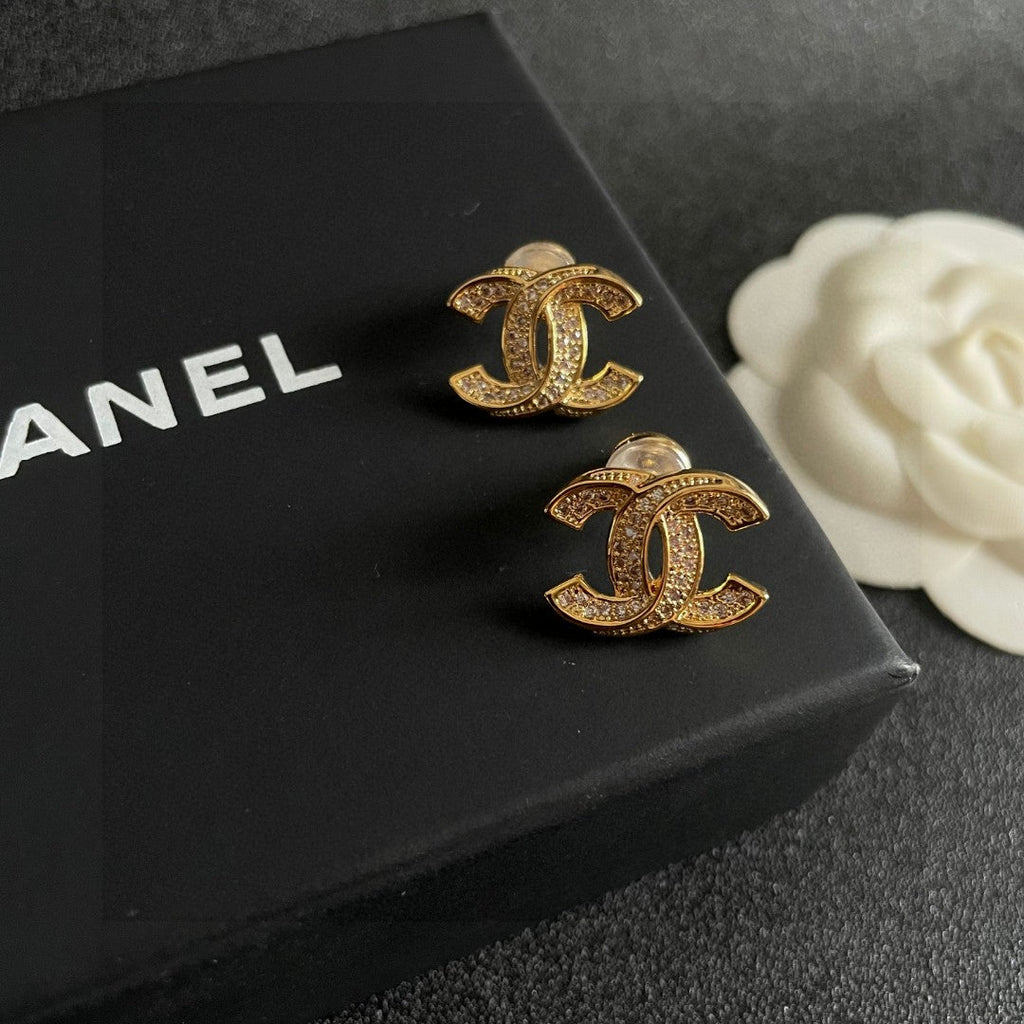 DOUBLE C STUD EARRINGS IN GOLD METAL FULLY DIAMOND