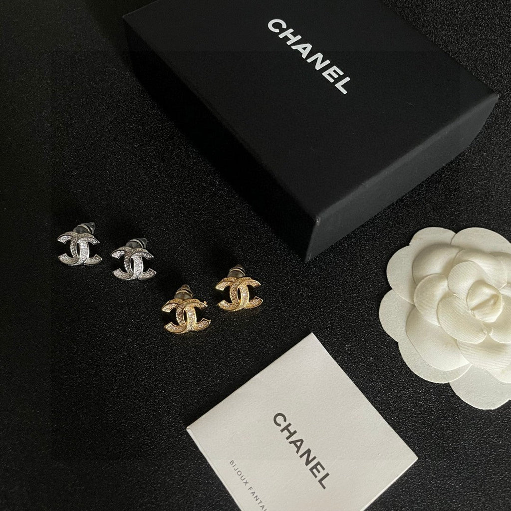 DOUBLE C STUD EARRINGS IN GOLD METAL FULLY DIAMOND