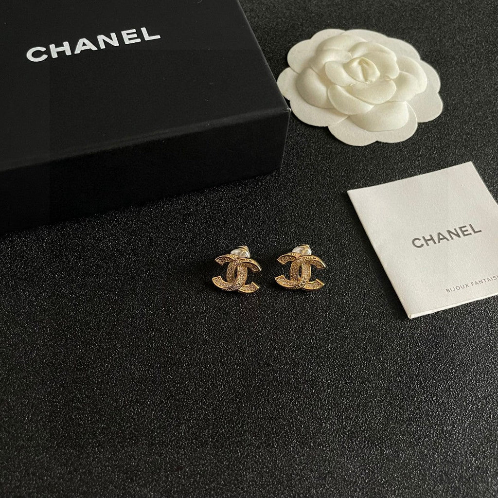 DOUBLE C STUD EARRINGS IN GOLD METAL FULLY DIAMOND