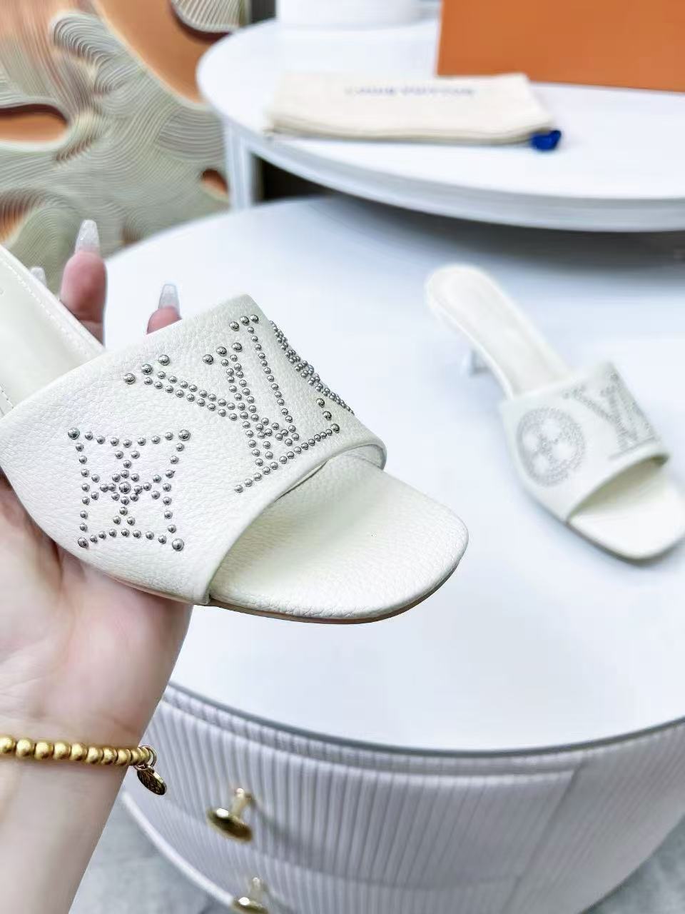 HIGH MULE IN WHITE LAMBSKIN WITH RHINSTONES 55 MM