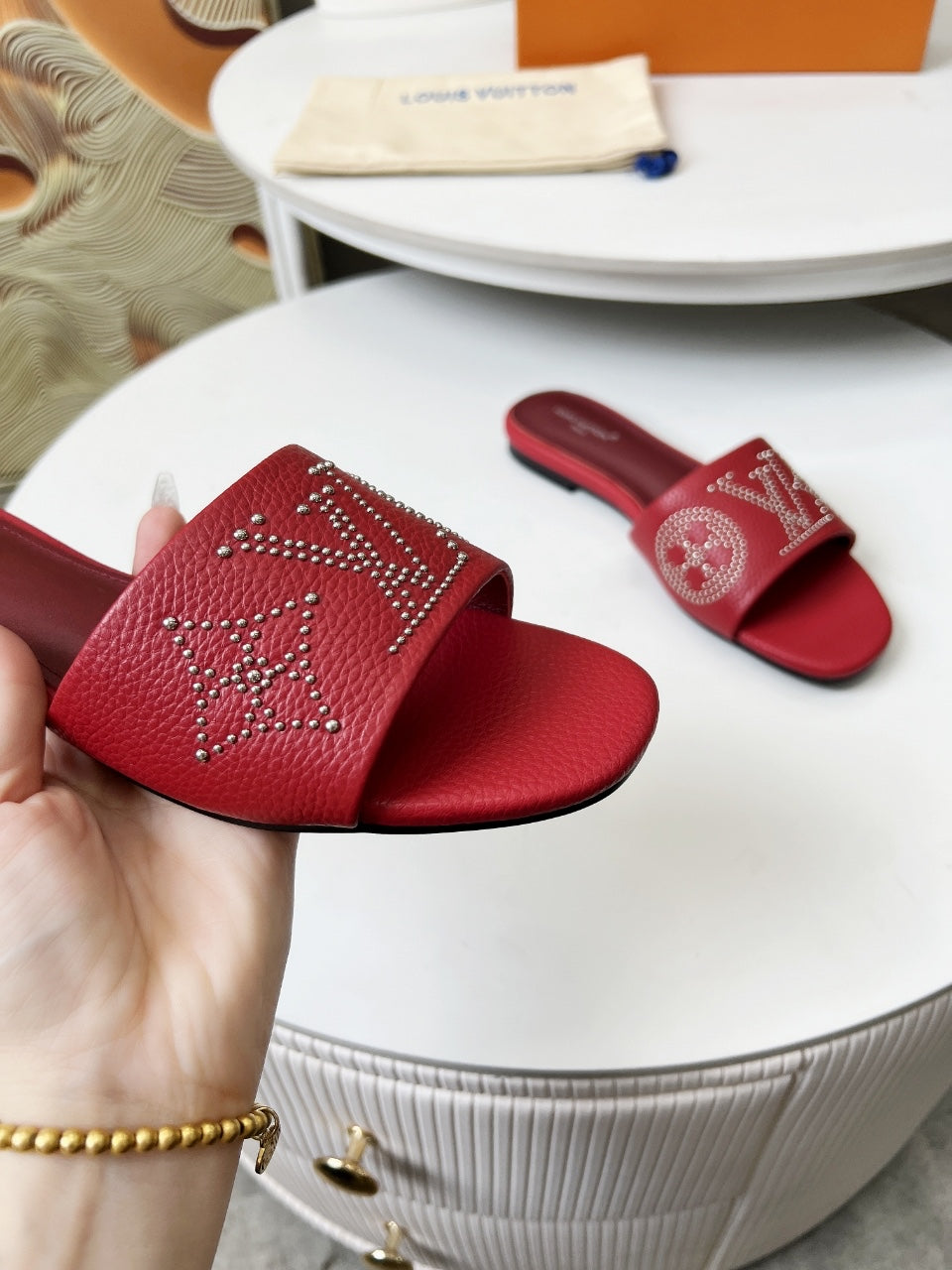 FLAT SLIDE IN RUBY RED LAMBSKIN WITH RHINSTONES