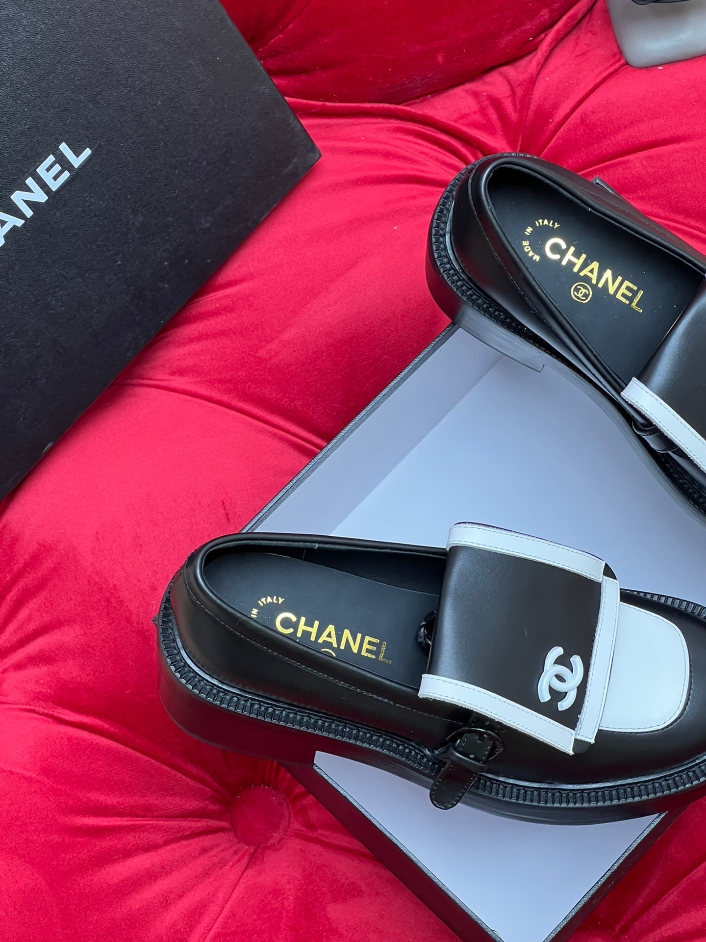 CC MOCCASIN LOAFER IN BLACK MIX WHITE LAMBSKIN