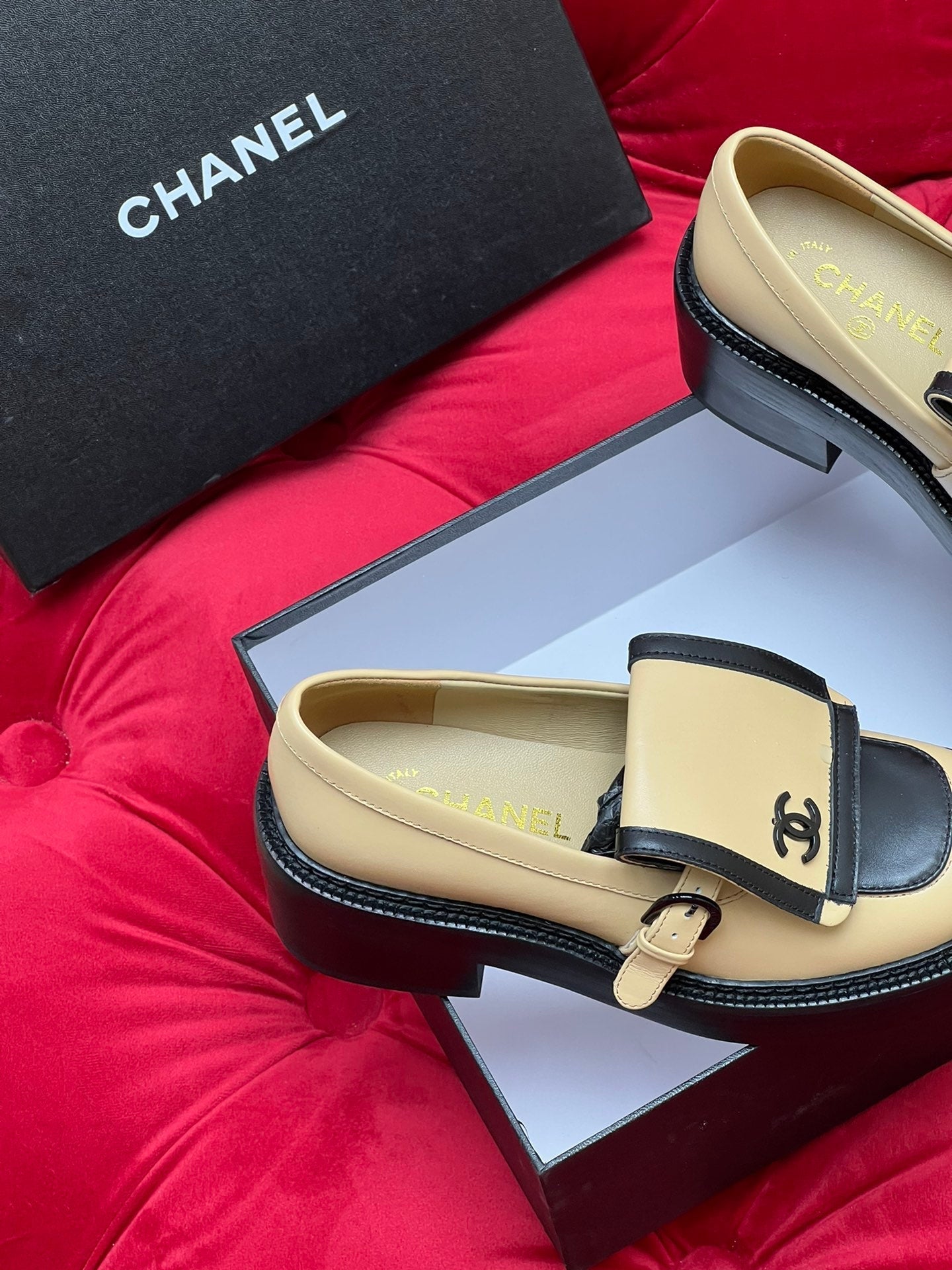 CC MOCCASIN LOAFER IN YELLOW CREAM MIX BLACK LAMBSKIN