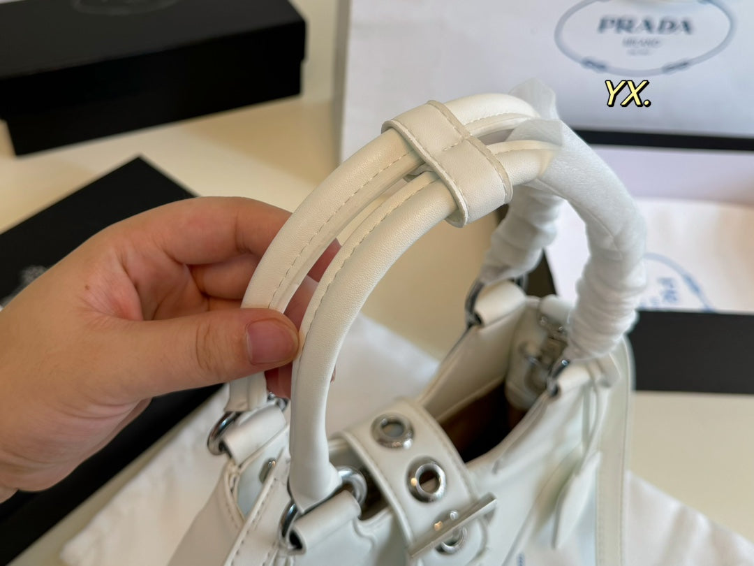 PRA 23 MOON PADDED BAG WHITE CALFSKIN WITH STRAP