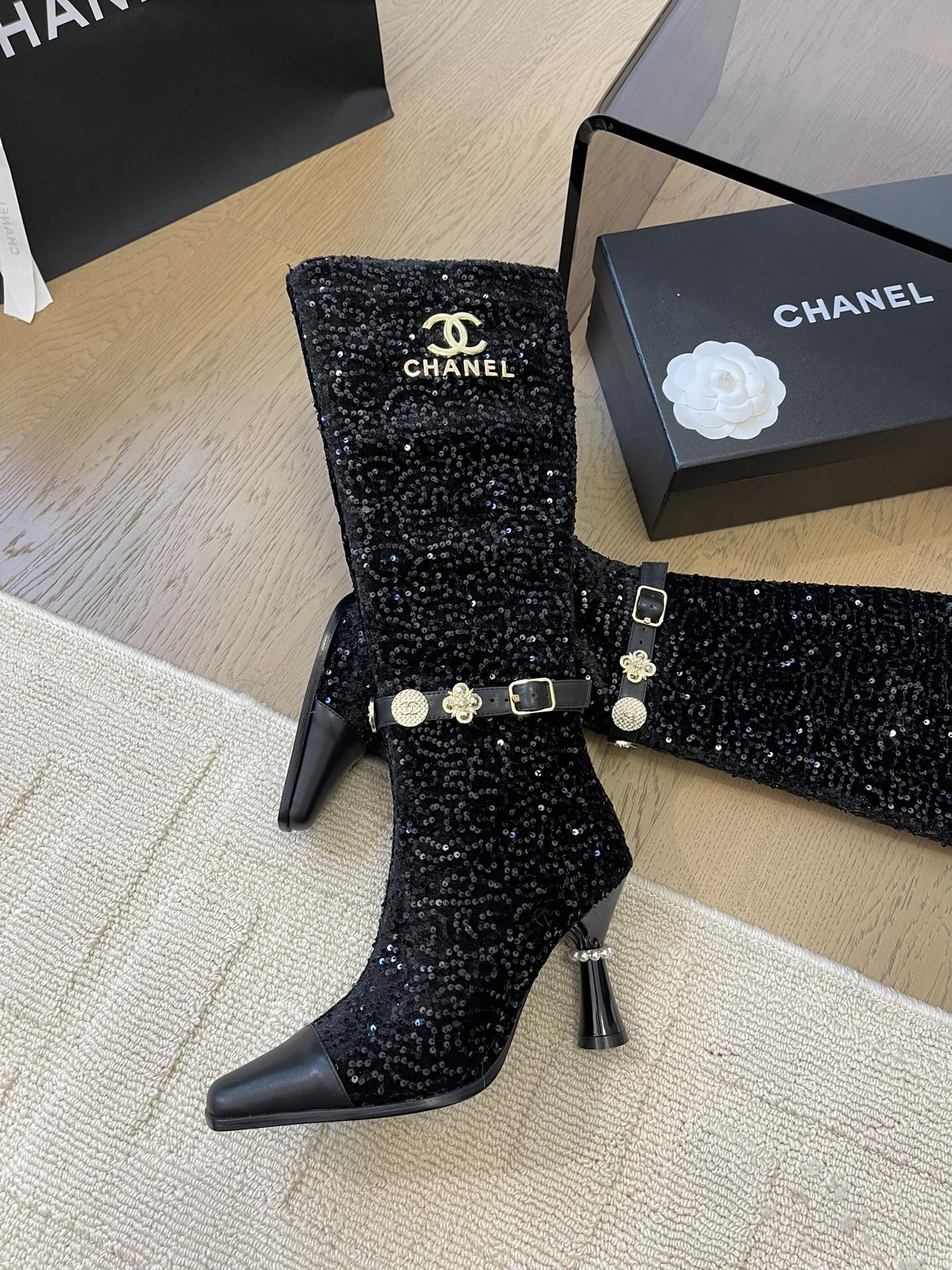 KNEE HIGH BOOTS IN BLACK CALFSKIN AND SEQUINS