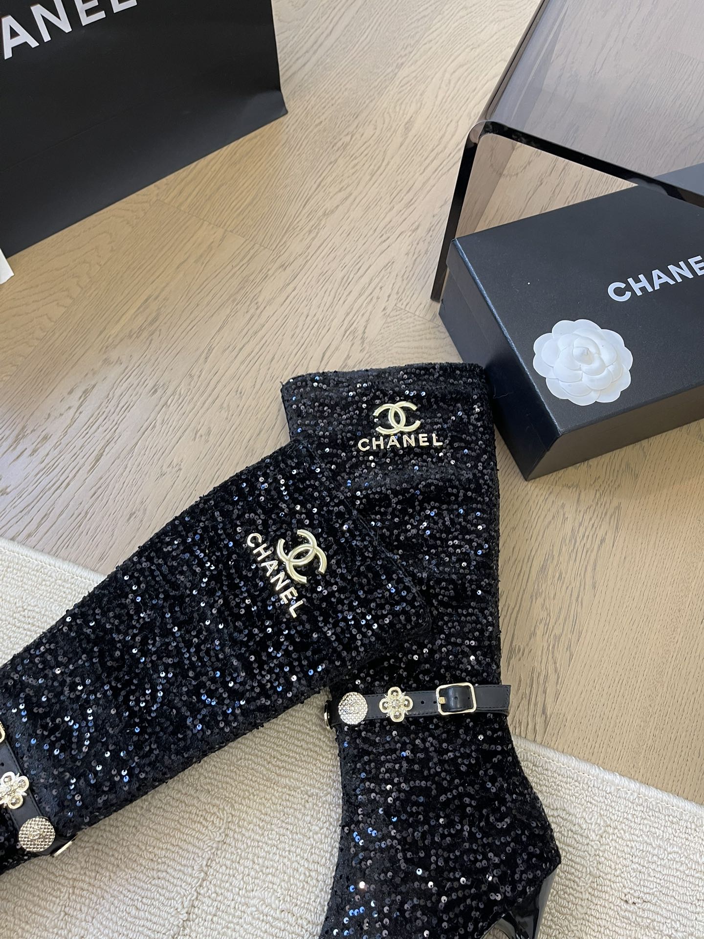 KNEE HIGH BOOTS IN BLACK CALFSKIN AND SEQUINS