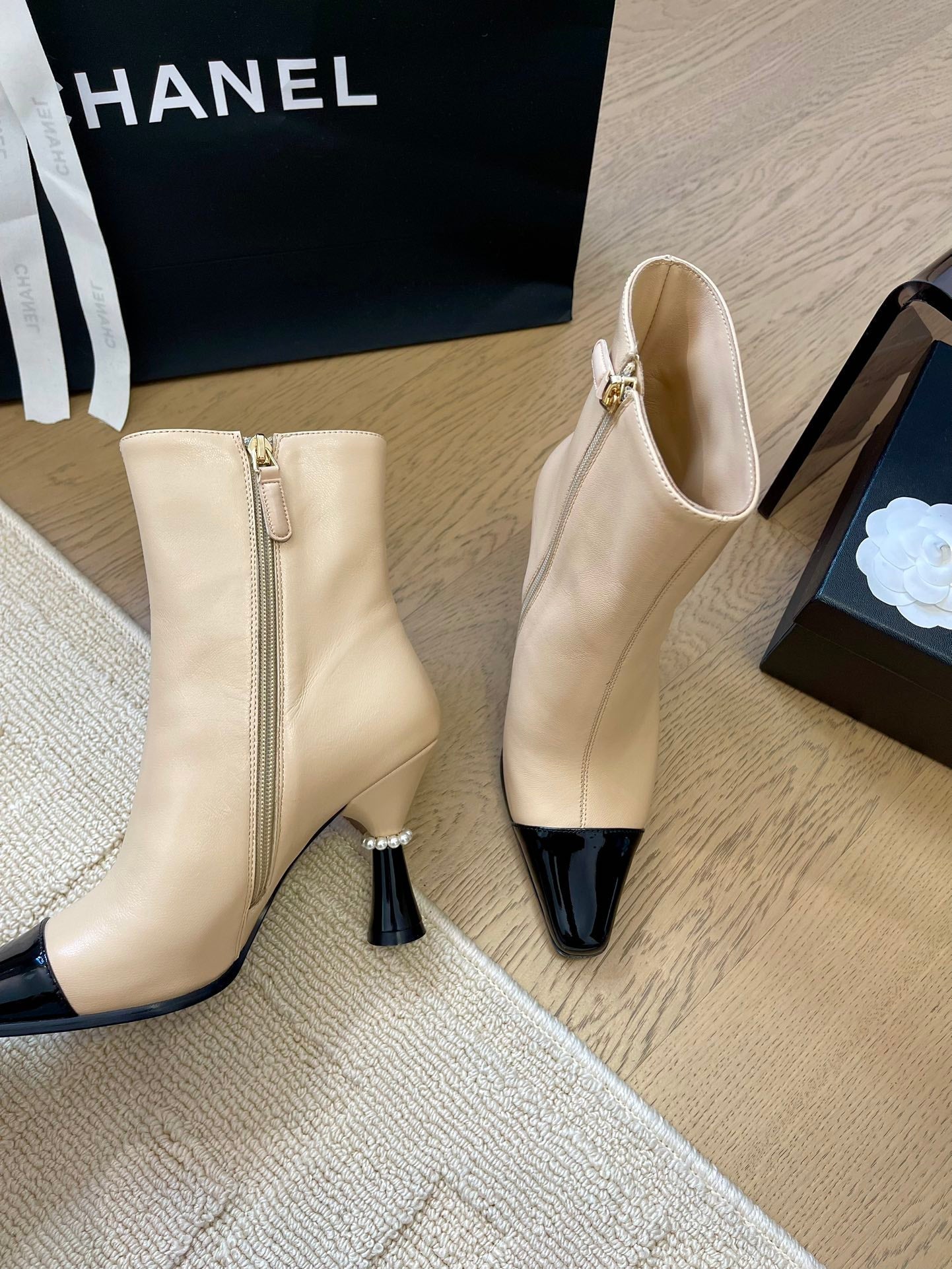 BONGADE BOOTS IN BEIGE MIX BLACK CALFSKIN