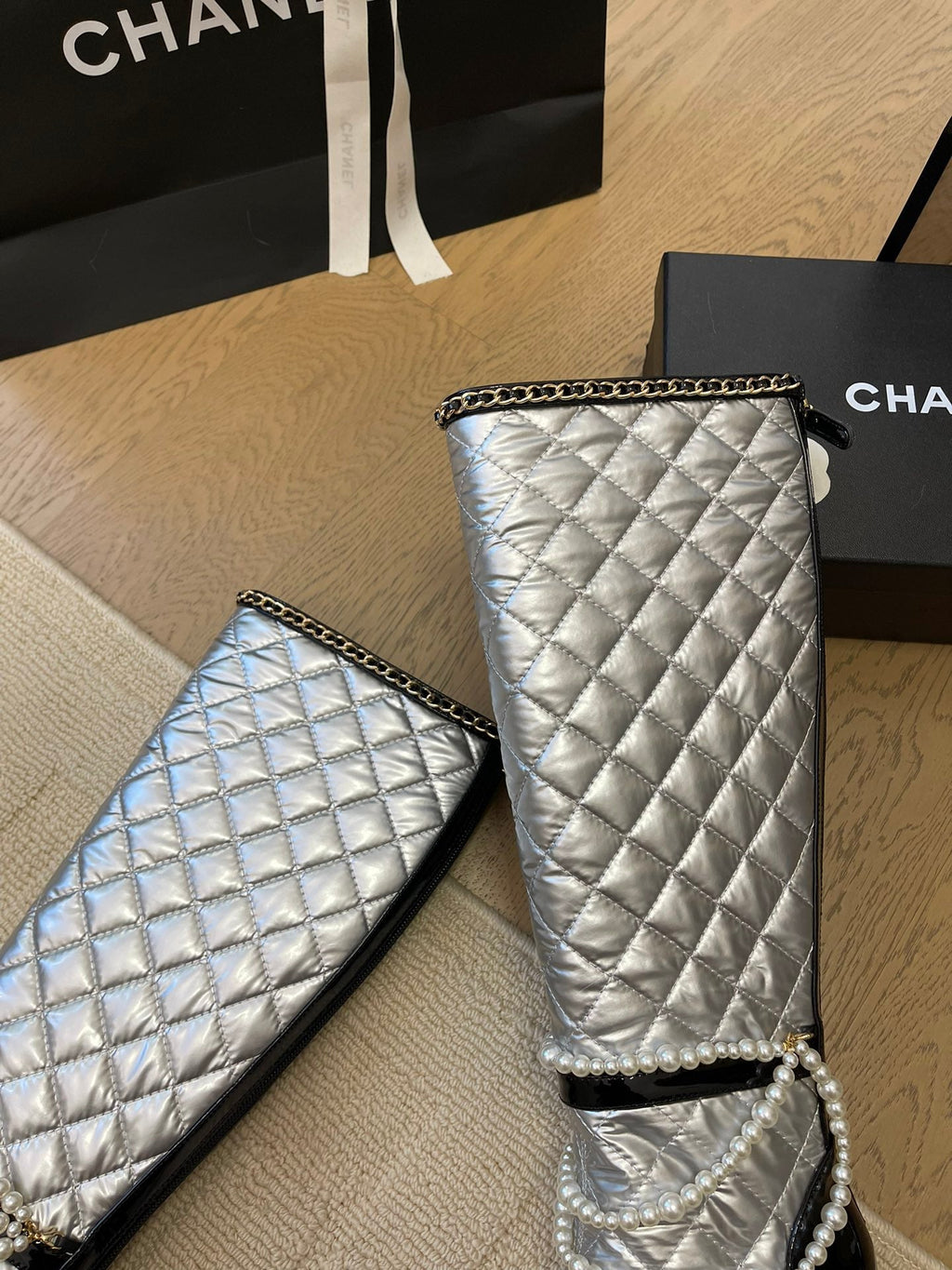 KNEE HIGH BOOTS 8 CM IN SILVER MIX BLACK CALFSKIN WITH PEARL CHAIN