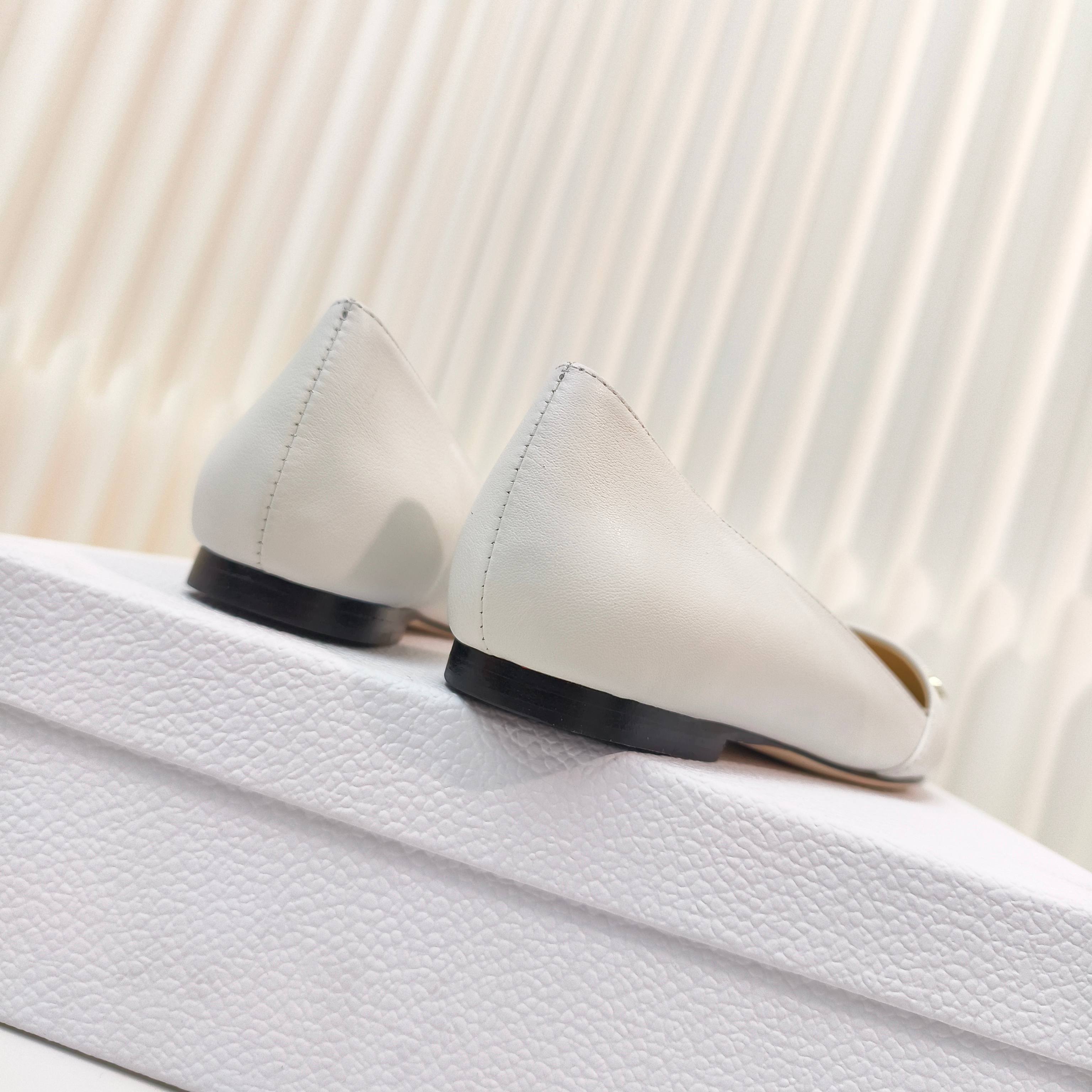 DIOR POINTED BALLET FLATS 25S IN WHITE CALFSKIN WITH GOLD HARDWARE