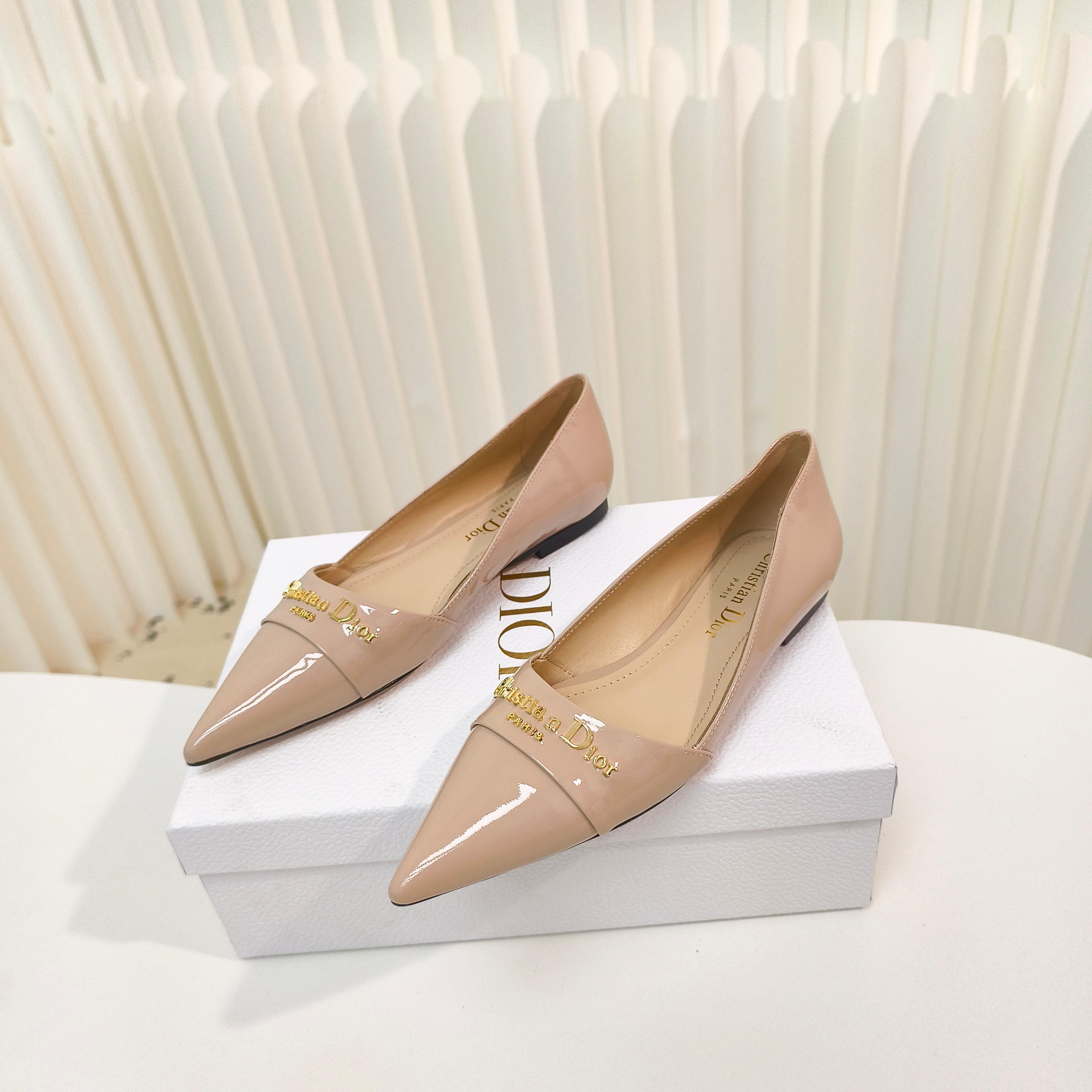 DIOR POINTED BALLET FLATS 25S IN BEIGE GLOSSY LEATHER WITH GOLD HARDWARE