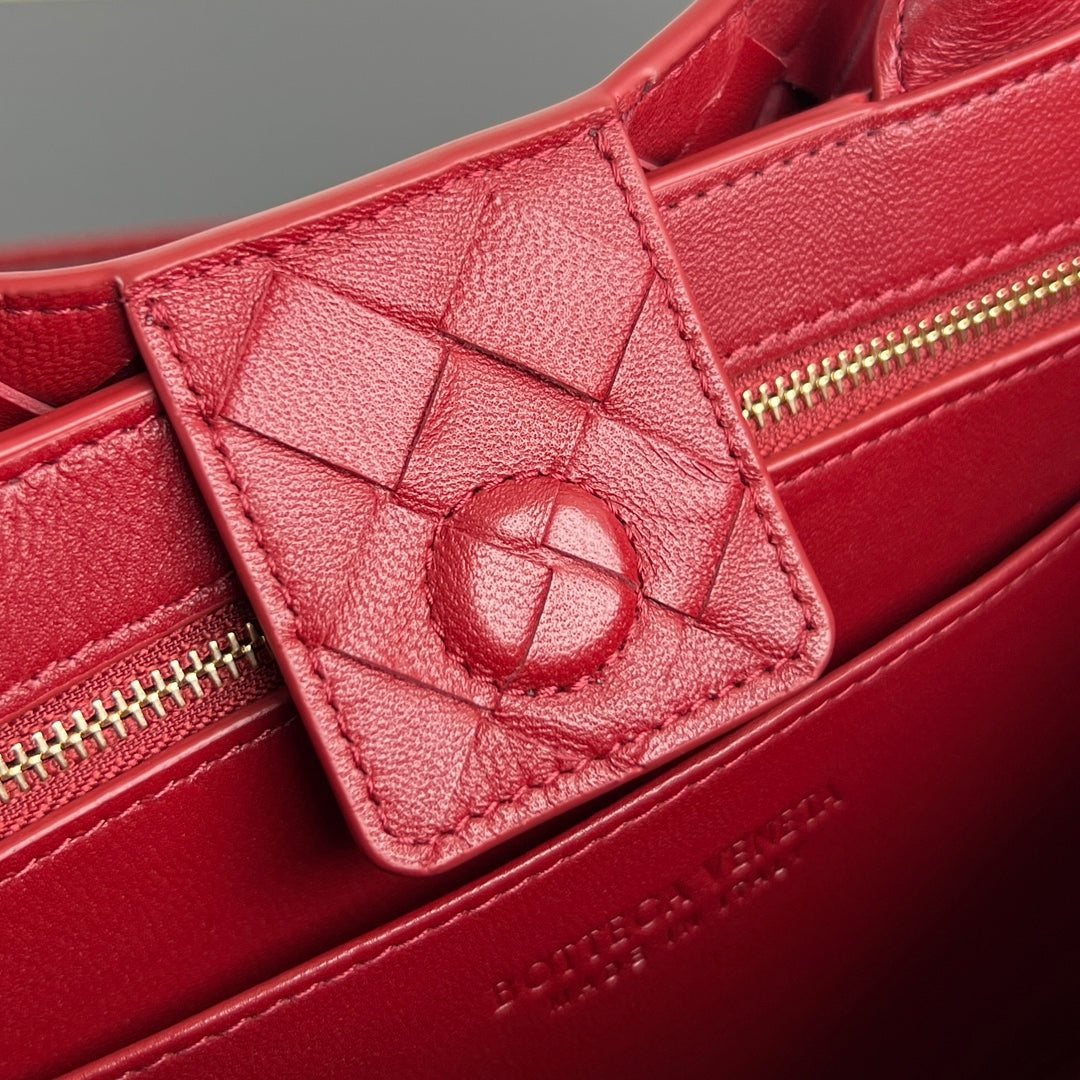 SMALL ANDIAMO 29 IN RED LAMBSKIN