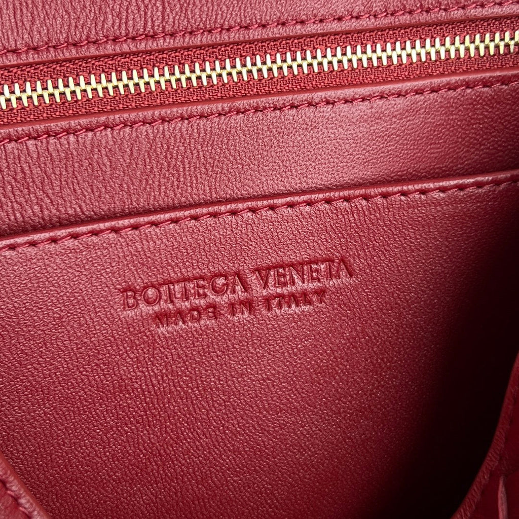 SMALL ANDIAMO 29 IN RED LAMBSKIN