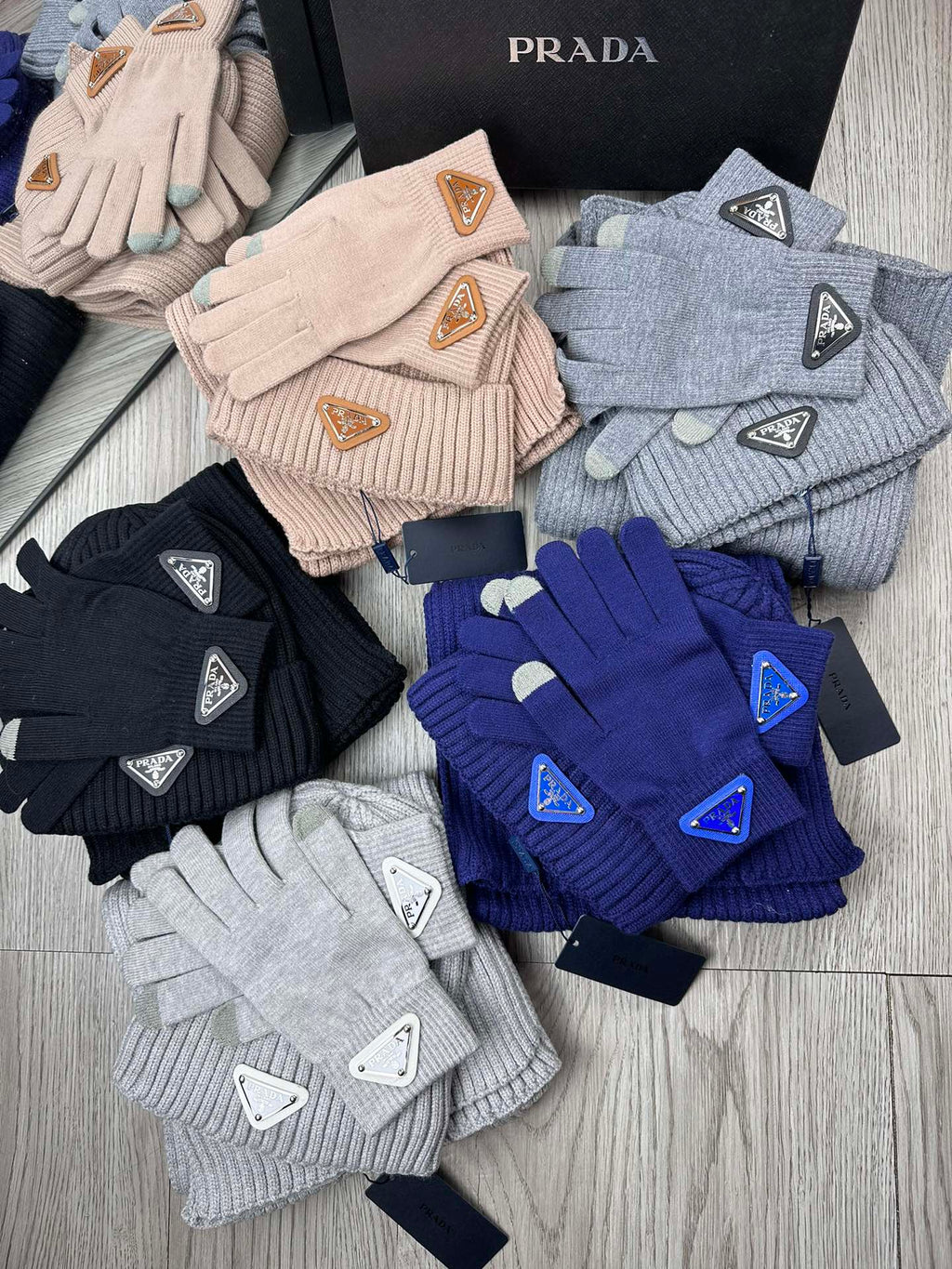 THREE-PIECES SET IN PALE GRAY WOOL AND ACRYLIC 406556