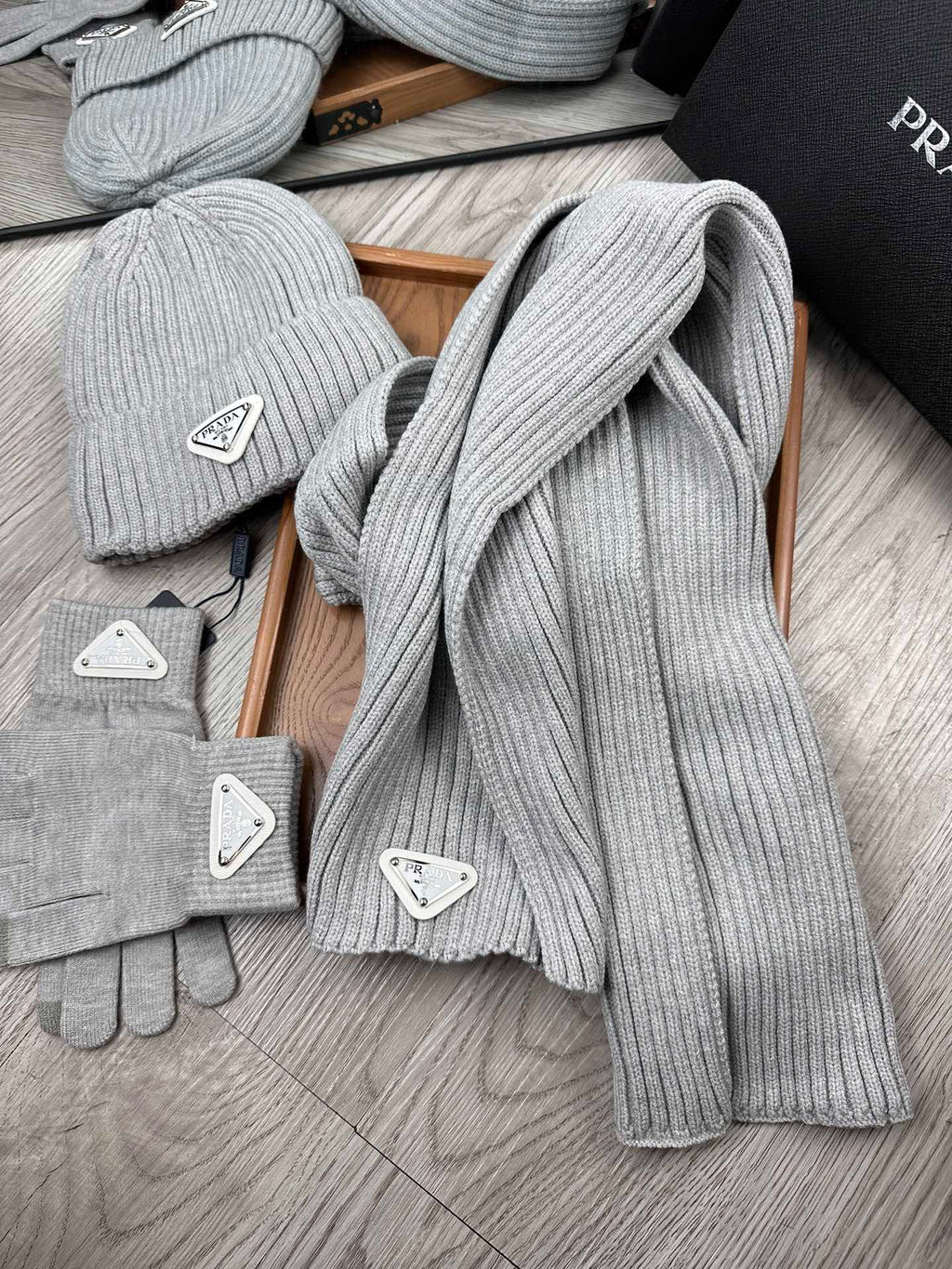 THREE-PIECES SET IN PALE GRAY WOOL AND ACRYLIC 406556