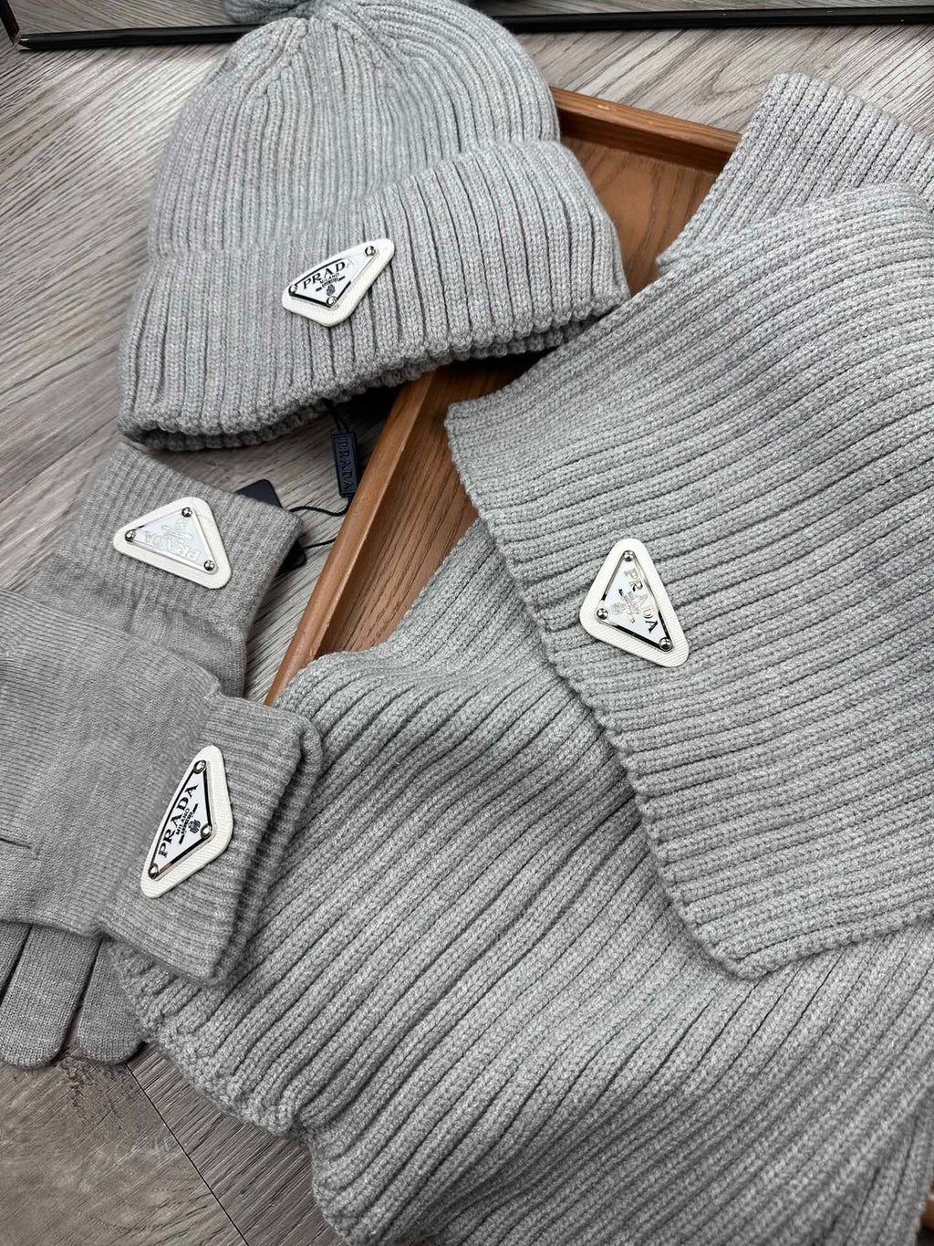 THREE-PIECES SET IN PALE GRAY WOOL AND ACRYLIC 406556