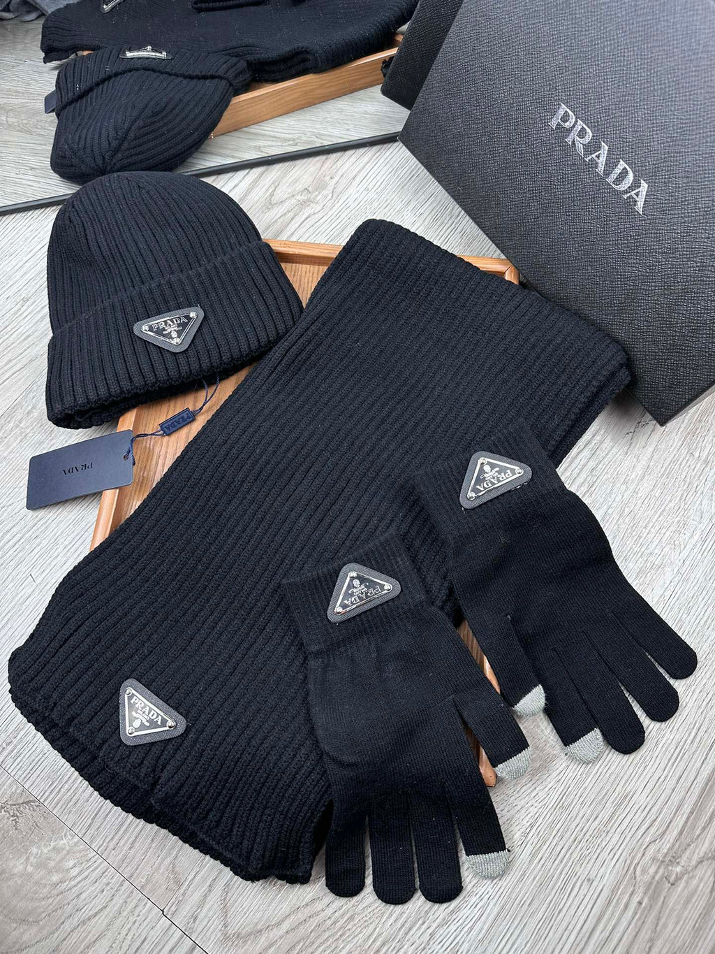 THREE-PIECES SET IN BLACK WOOL AND ACRYLIC 406558