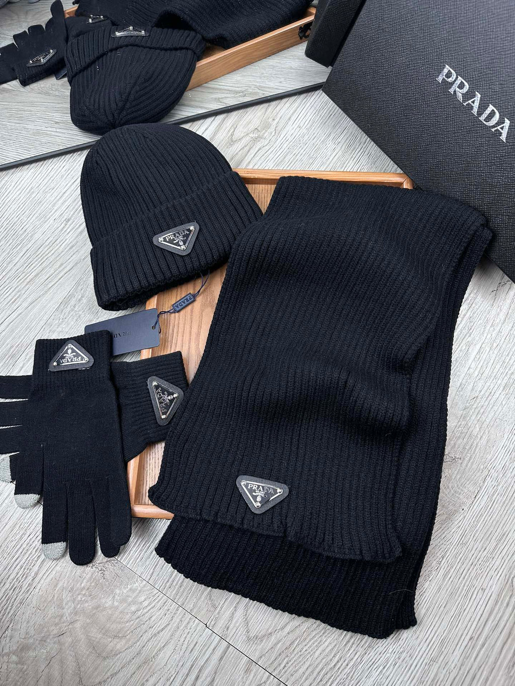 THREE-PIECES SET IN BLACK WOOL AND ACRYLIC 406558