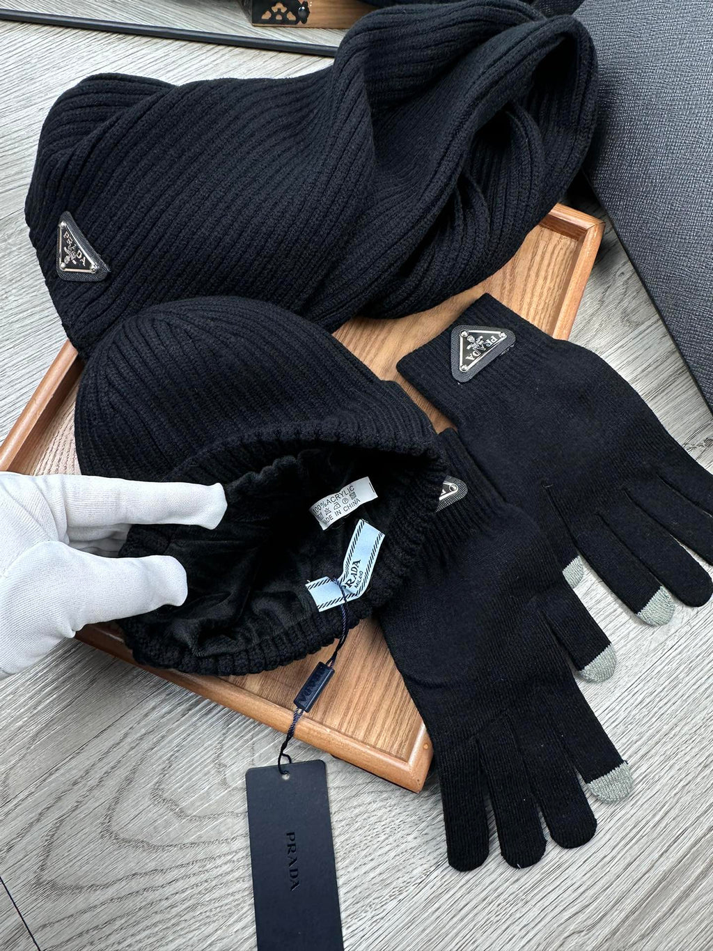 THREE-PIECES SET IN BLACK WOOL AND ACRYLIC 406558