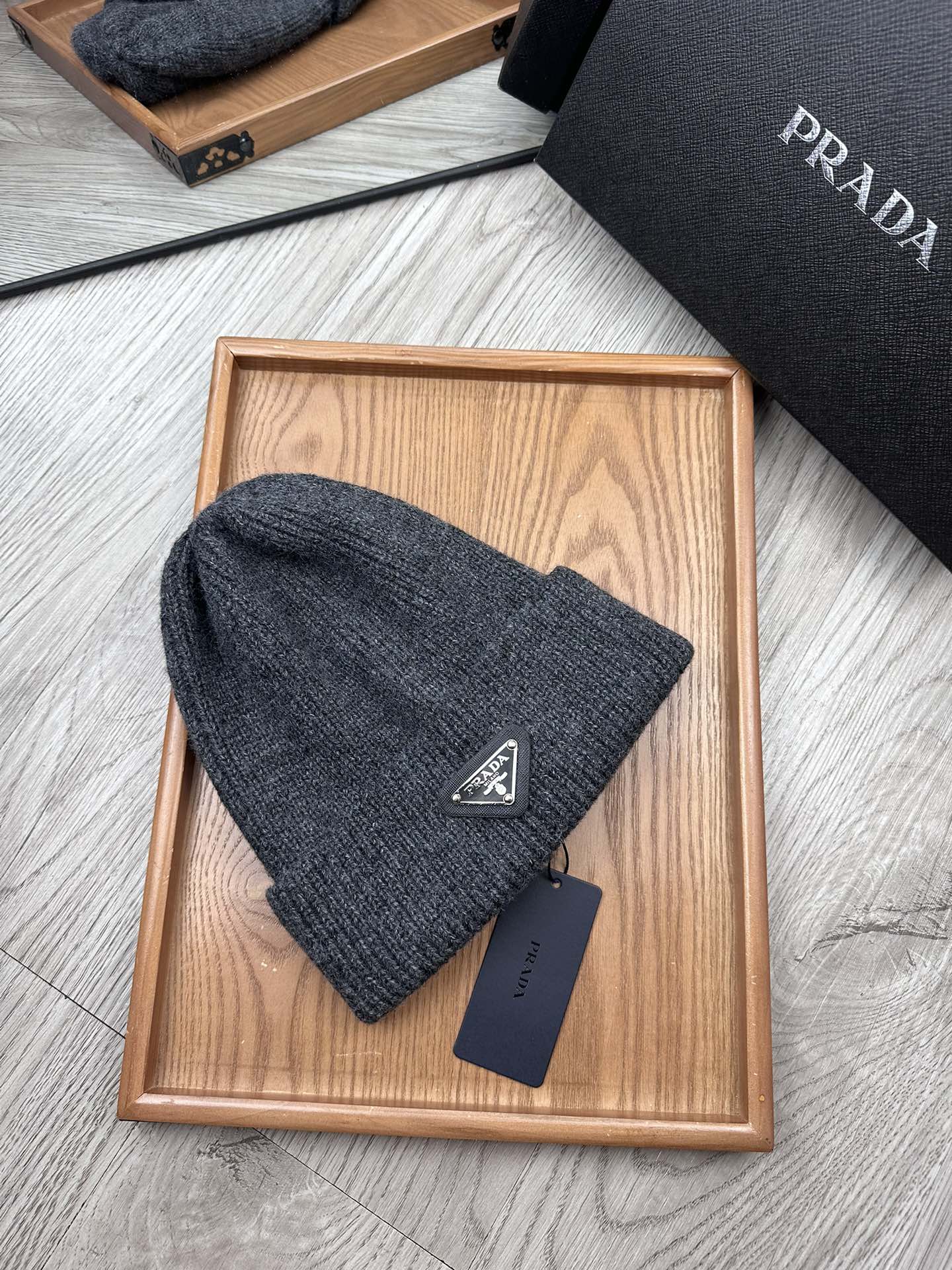 BEANIE HAT IN CHARCOAL GRAY WOOL 332391