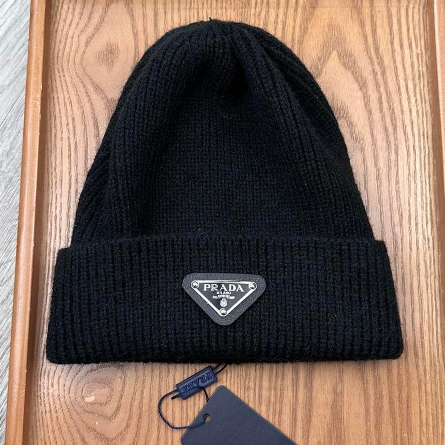 BEANIE HAT IN BLACK WOOL 332393