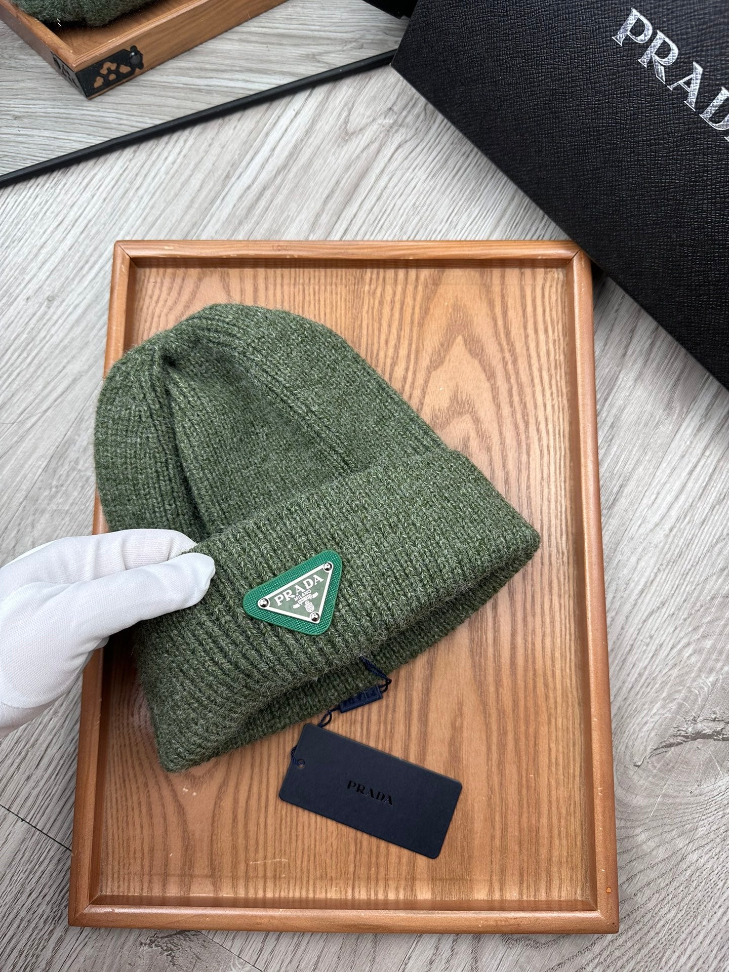 BEANIE HAT IN ARMY GREEN WOOL 332395