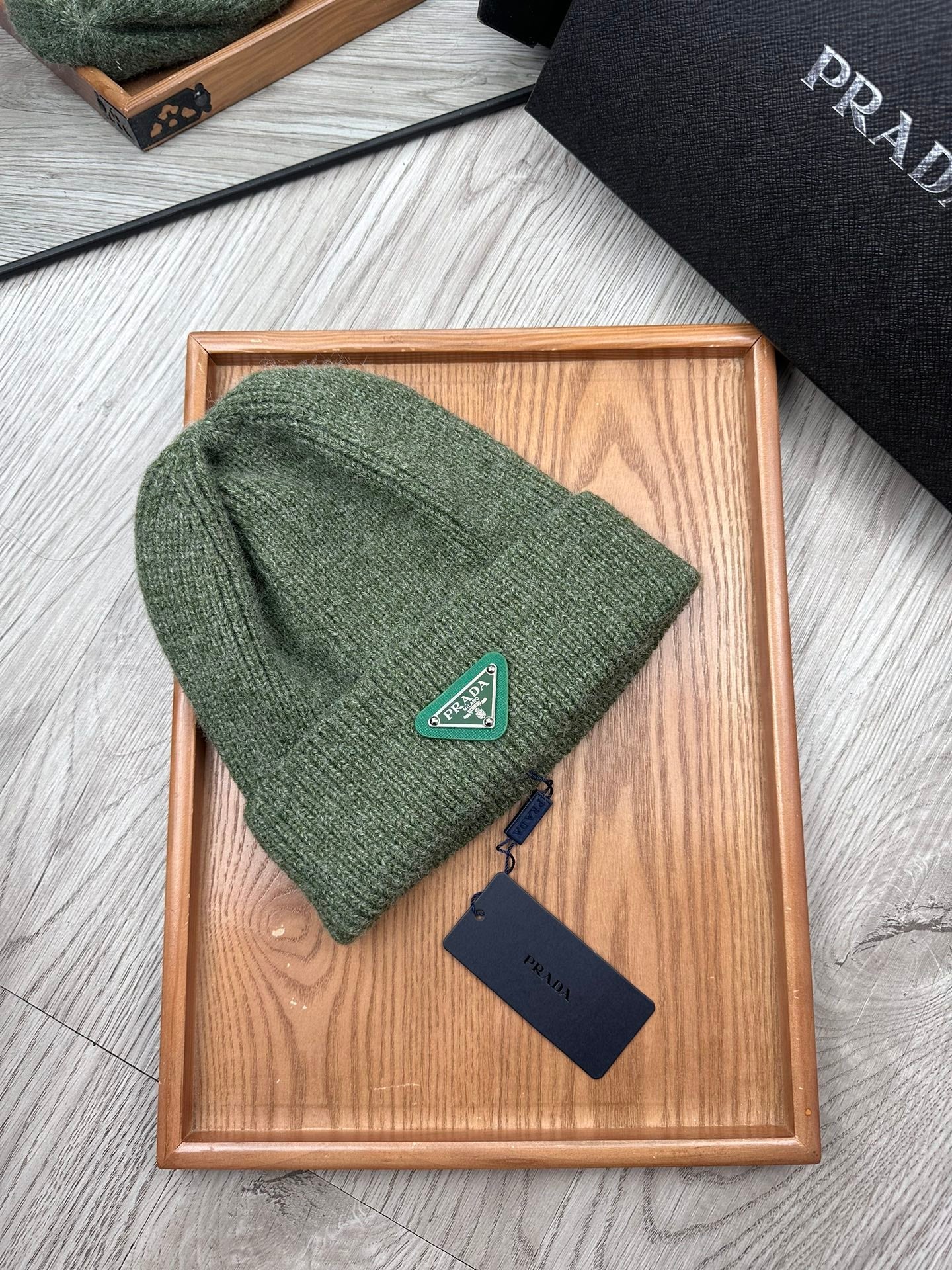 BEANIE HAT IN ARMY GREEN WOOL 332395
