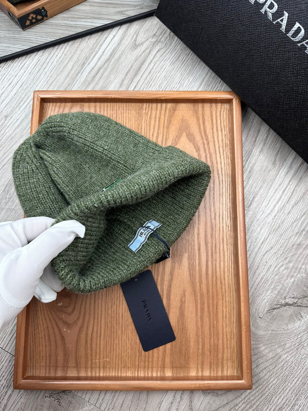 BEANIE HAT IN ARMY GREEN WOOL 332395