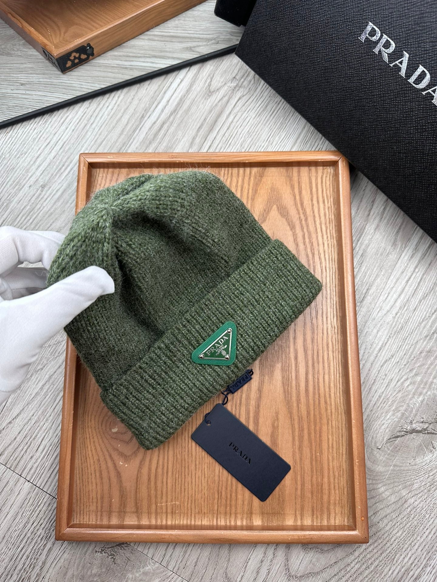 BEANIE HAT IN ARMY GREEN WOOL 332395