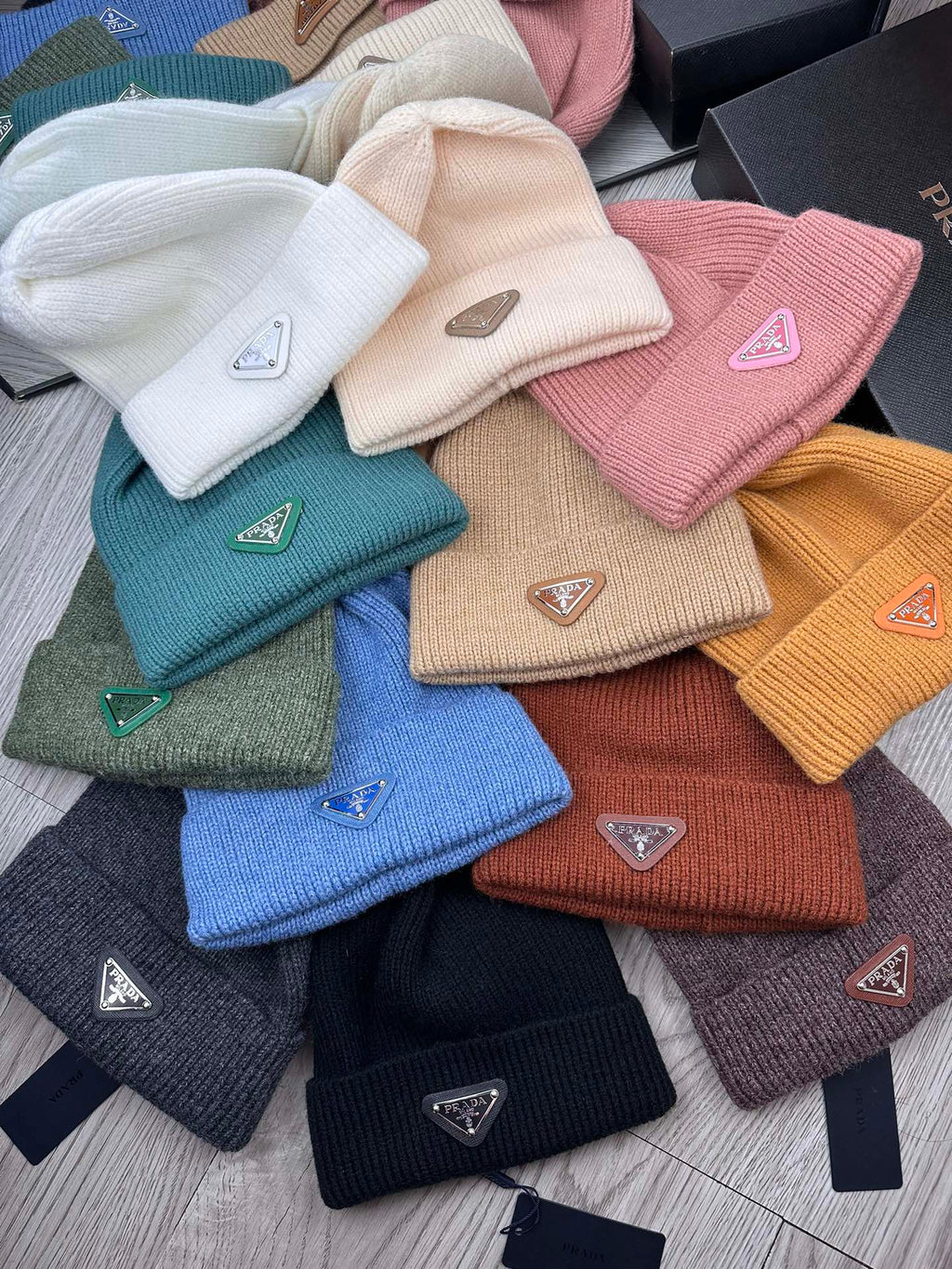 BEANIE HAT IN MUSTARD YELLOW WOOL 332397