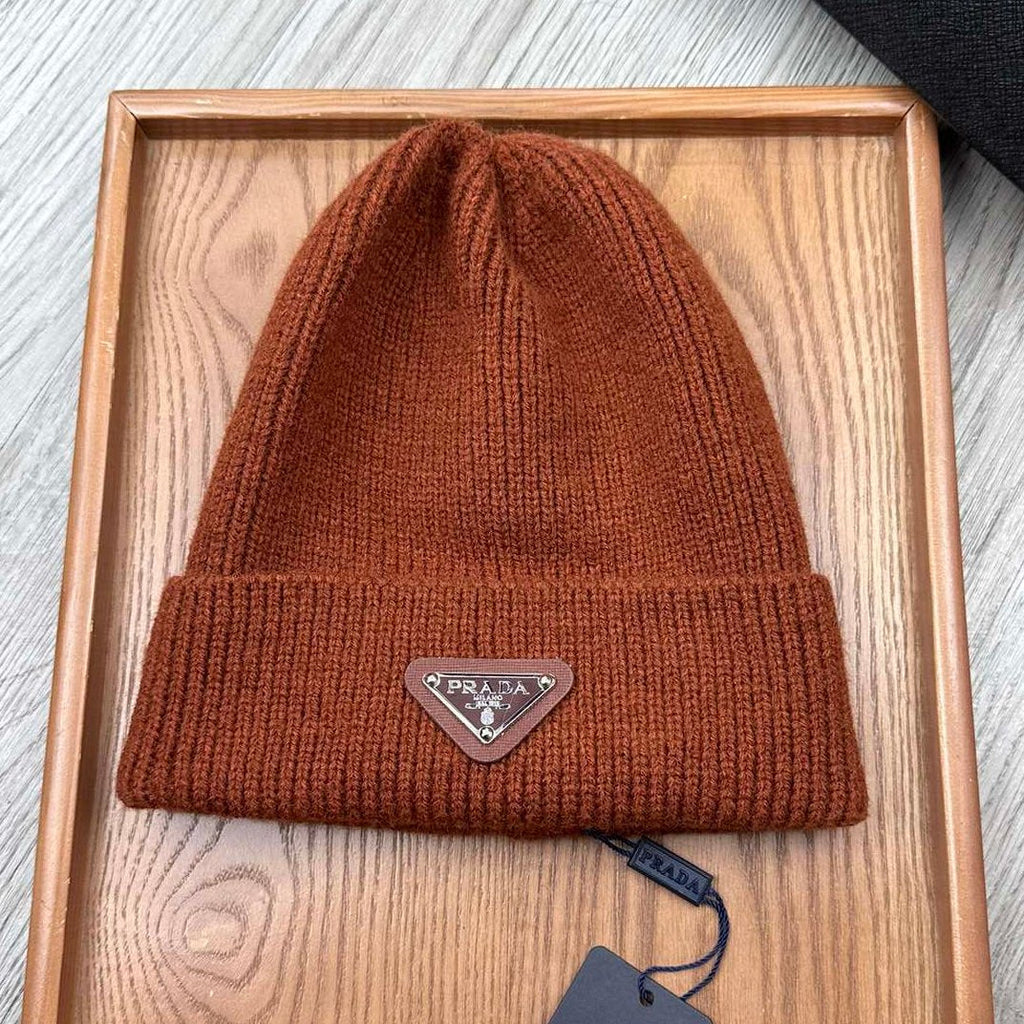 BEANIE HAT IN RED BROWN WOOL 332398