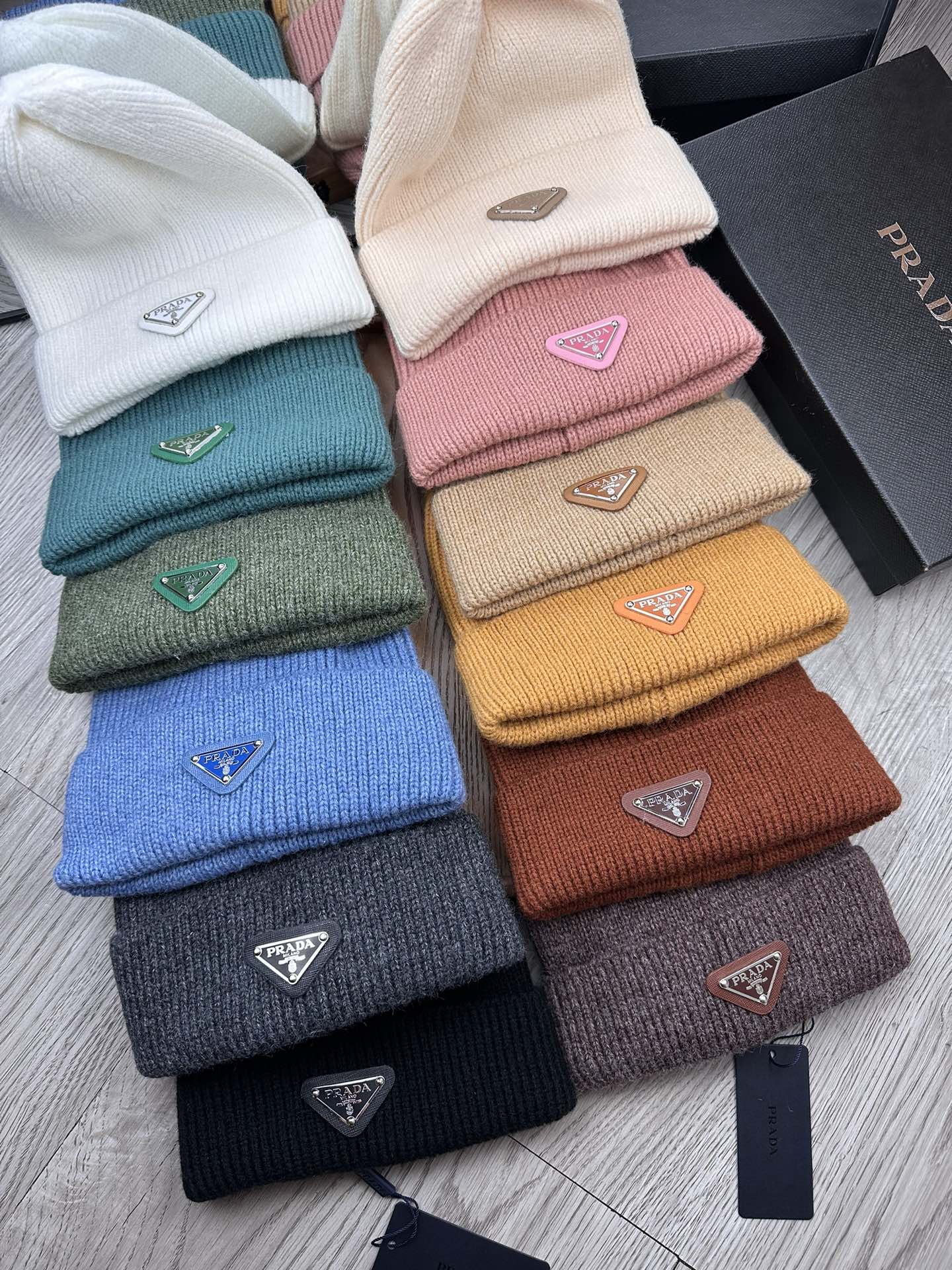 BEANIE HAT IN UMBER BROWN WOOL 332398