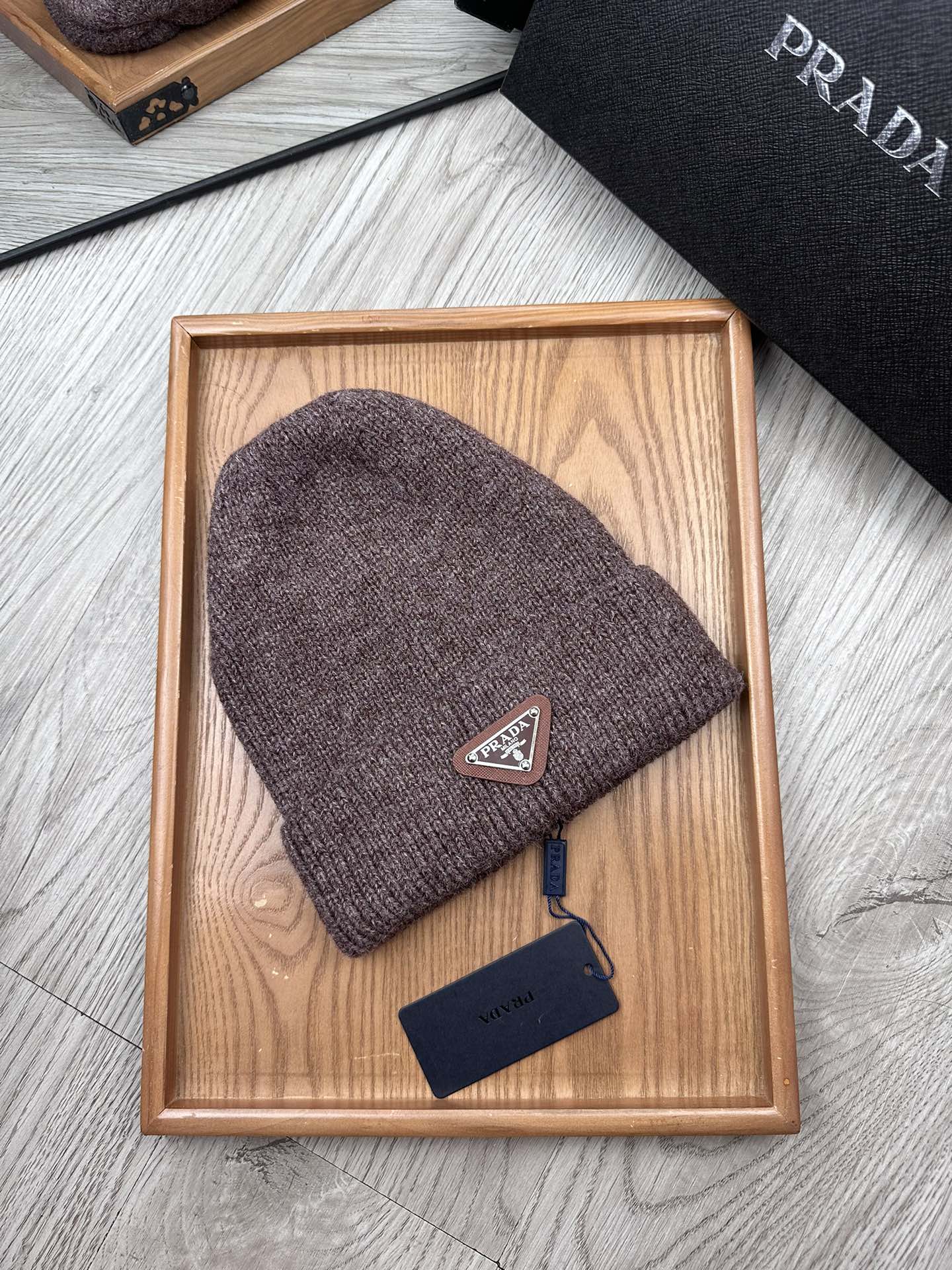 BEANIE HAT IN BRUNETTE BROWN WOOL 332399