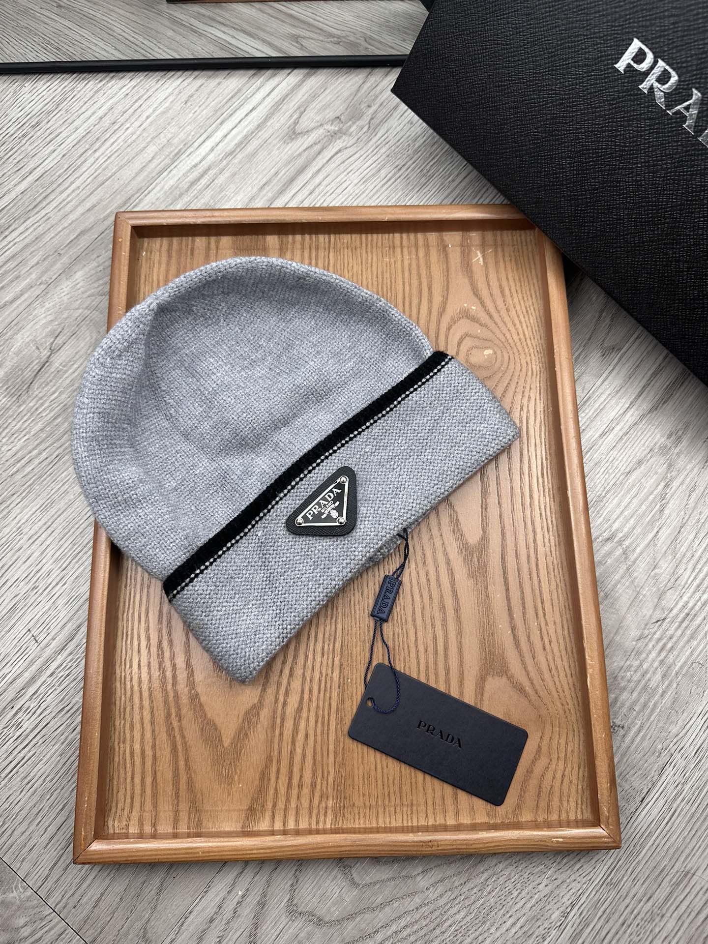 BEANIE HAT IN DOVE GRAY WOOL 349650