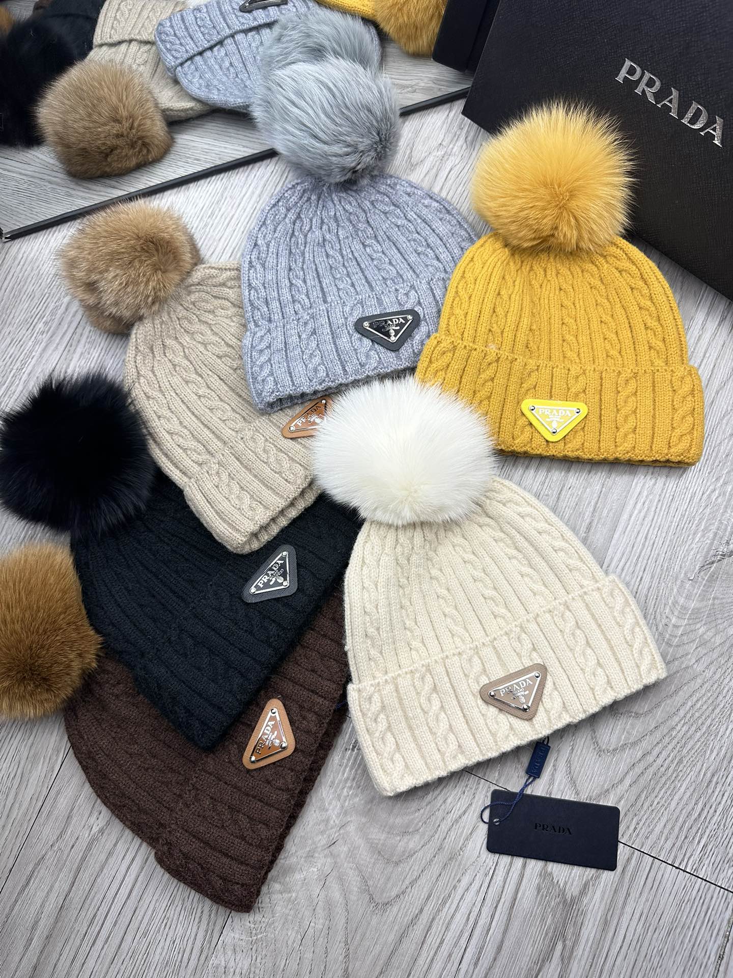 BEANIE HAT IN CHOCOLATE BROWN WOOL 352364