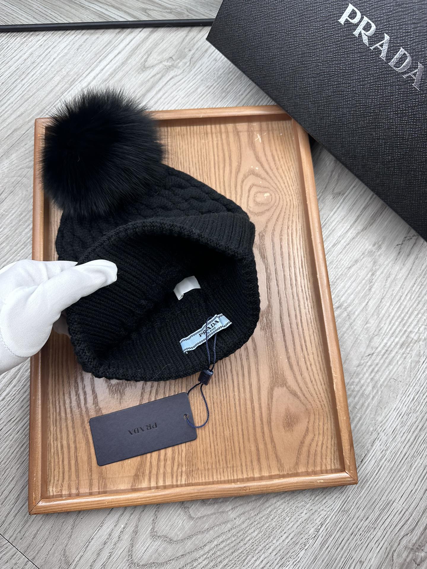 BEANIE HAT IN BLACK WOOL 352375